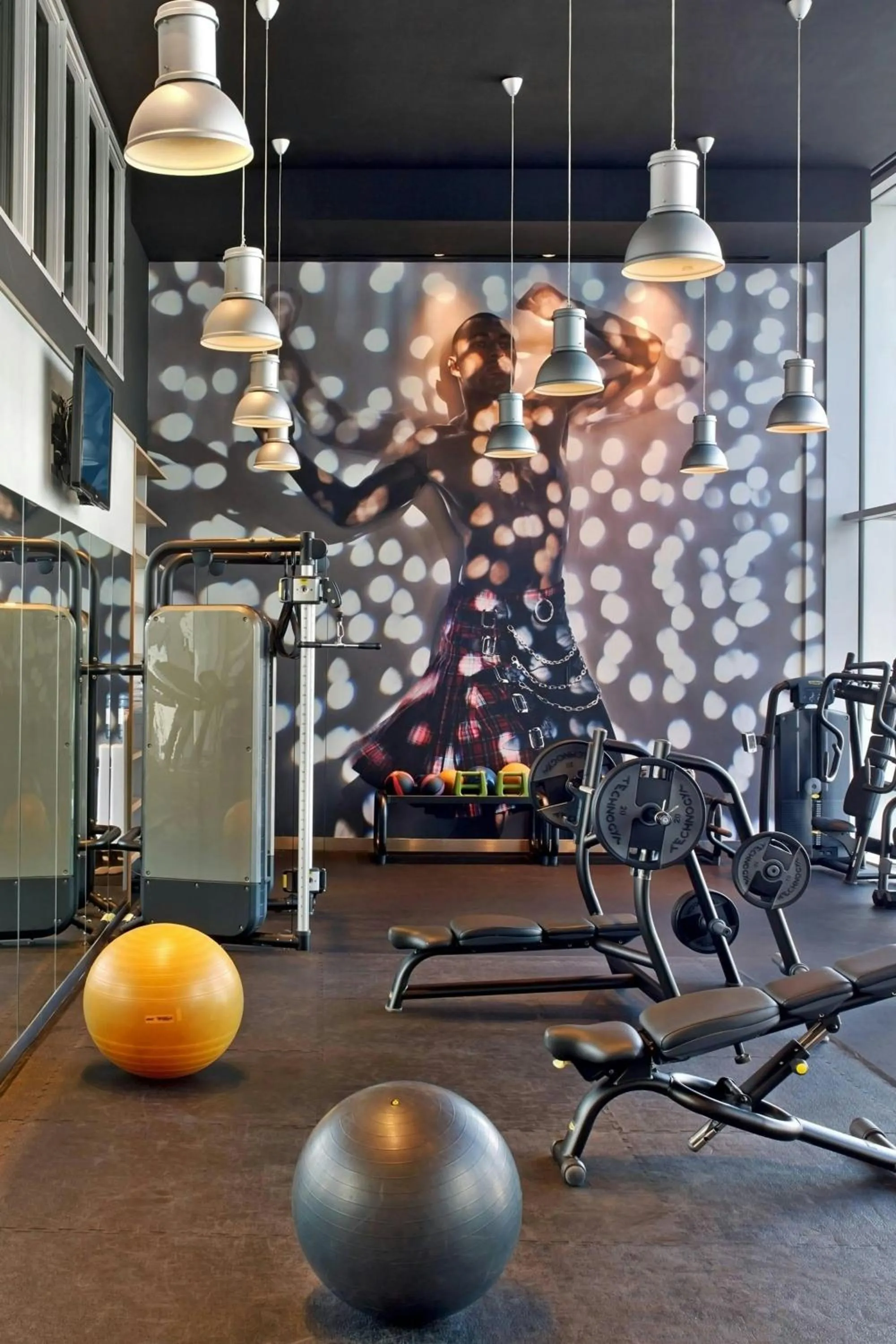 Area and facilities in W London