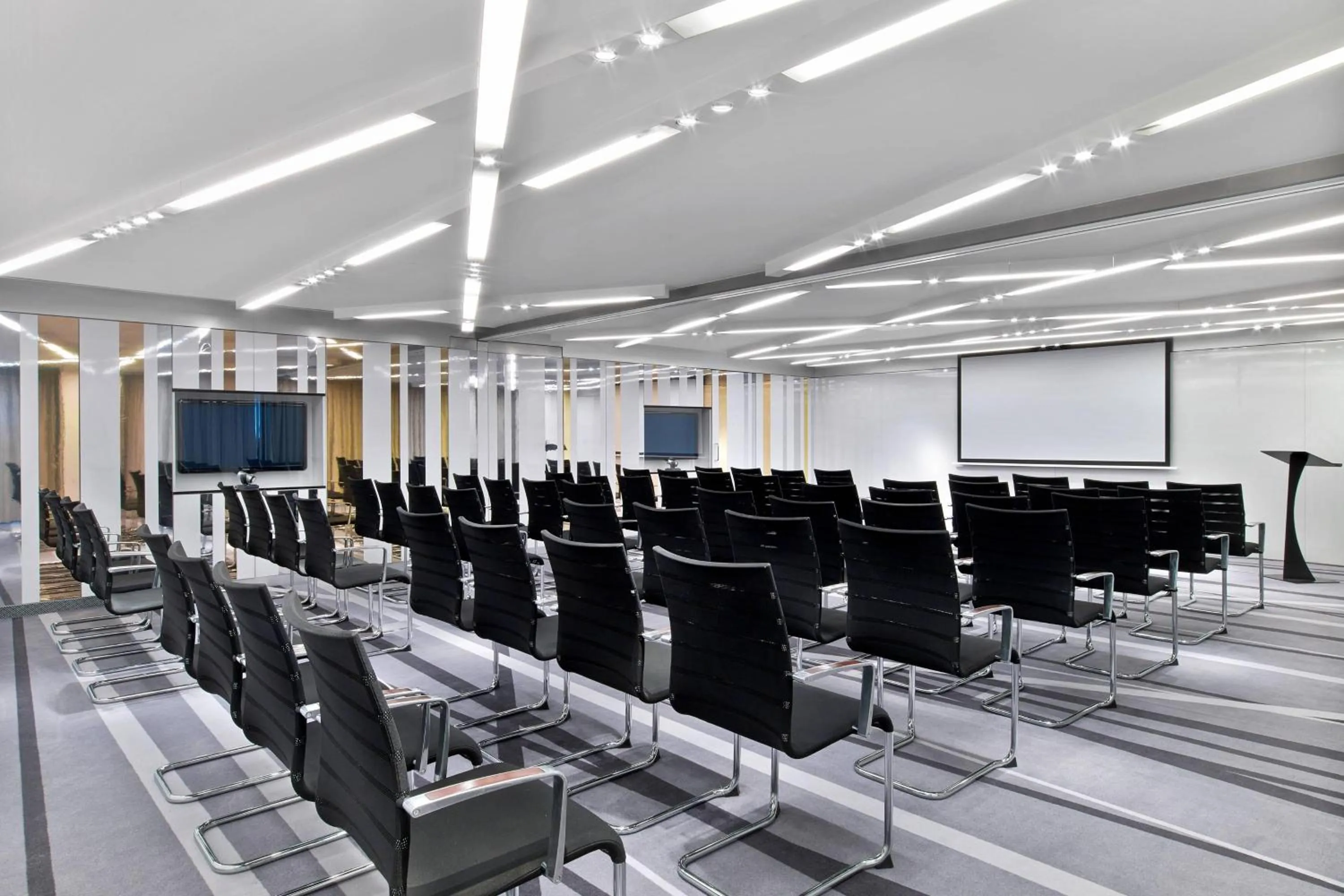 Entertainment in W London