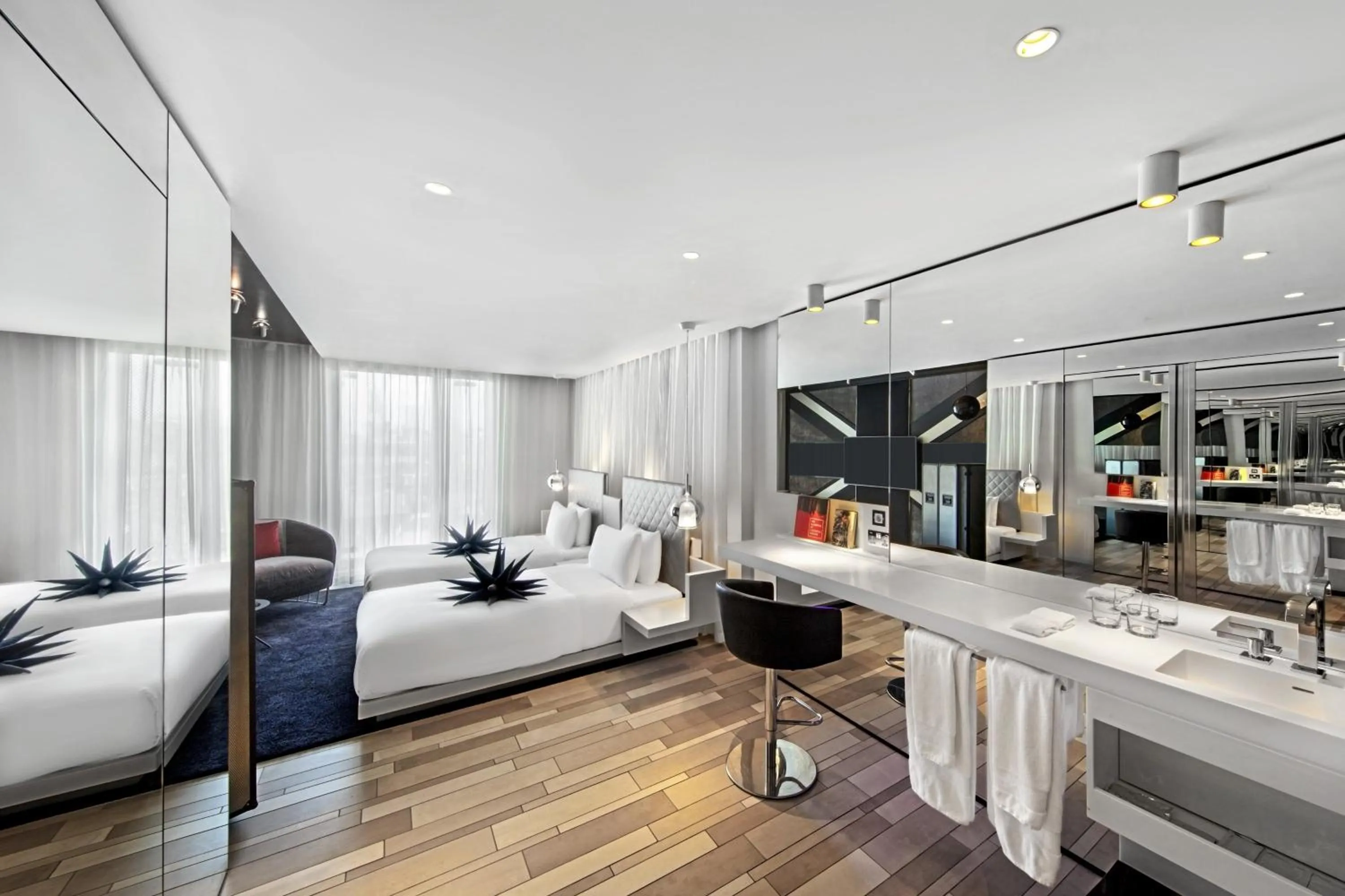 Photo of the whole room in W London