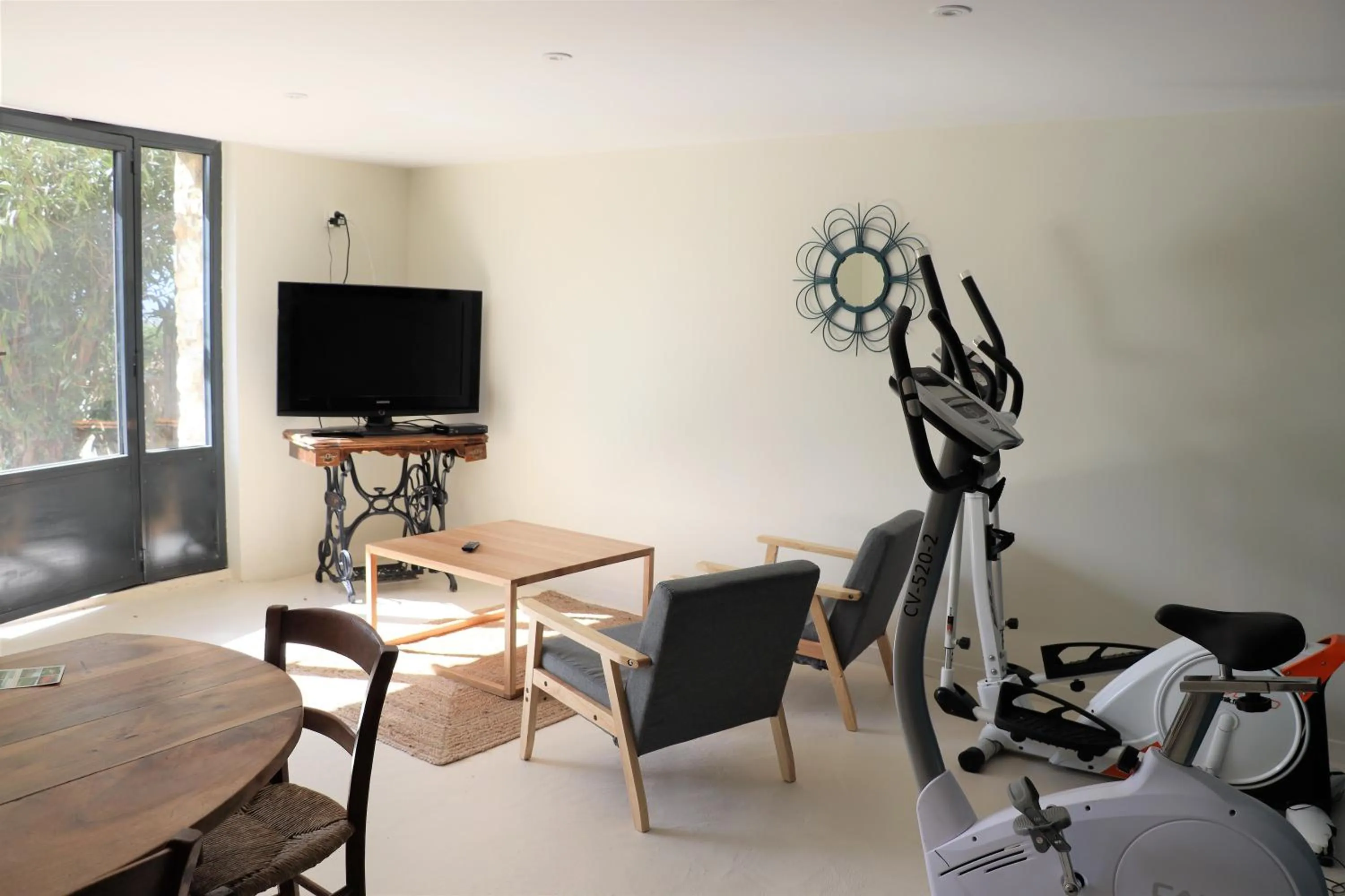 Communal lounge/ TV room in Vergers de la Bouligaire