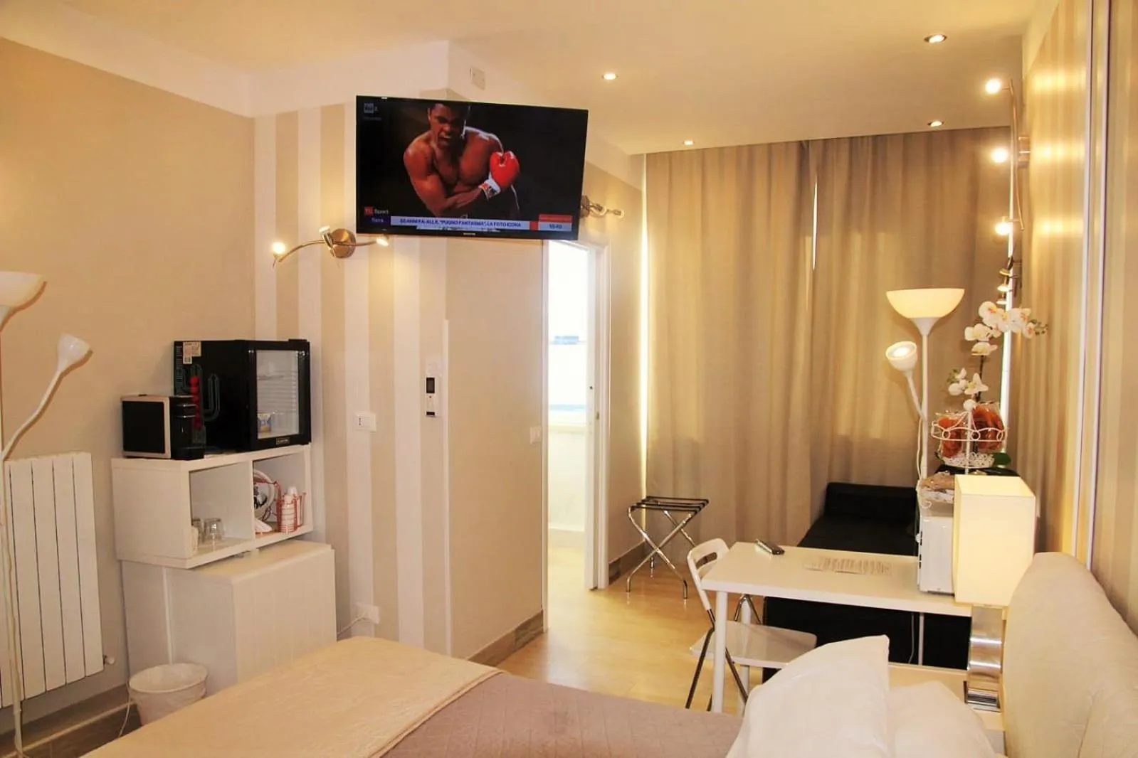 TV and multimedia in B&B Pescara Centro Luxury Suite