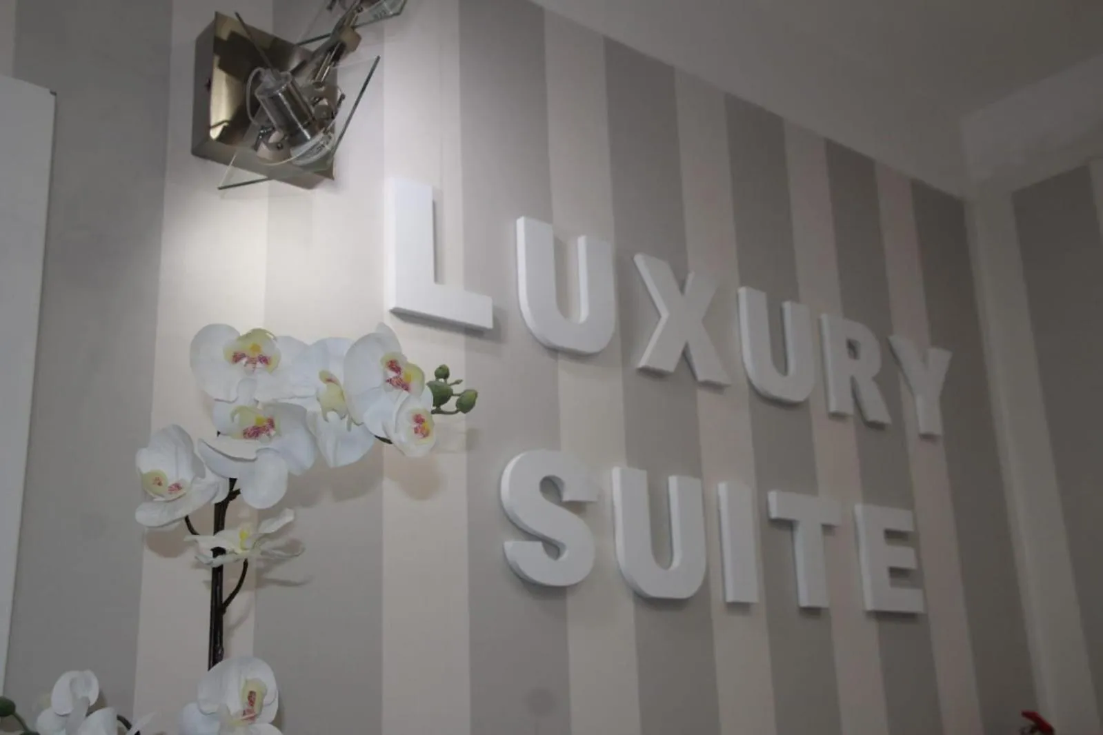 Property logo or sign in B&B Pescara Centro Luxury Suite