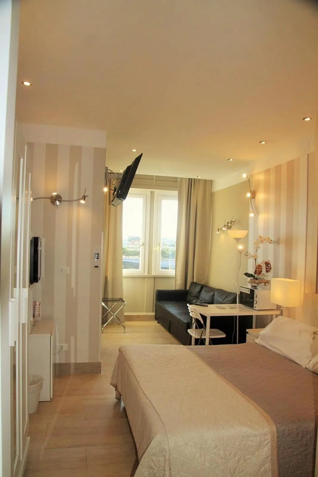 Photo of the whole room, Bed in B&B Pescara Centro Luxury Suite