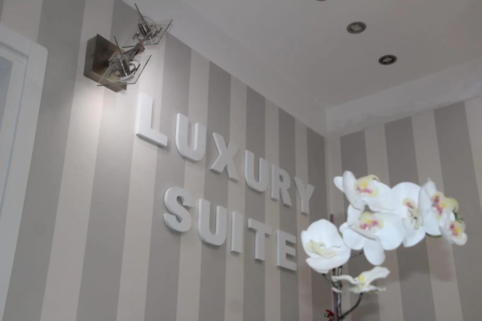 Property logo or sign in B&B Pescara Centro Luxury Suite