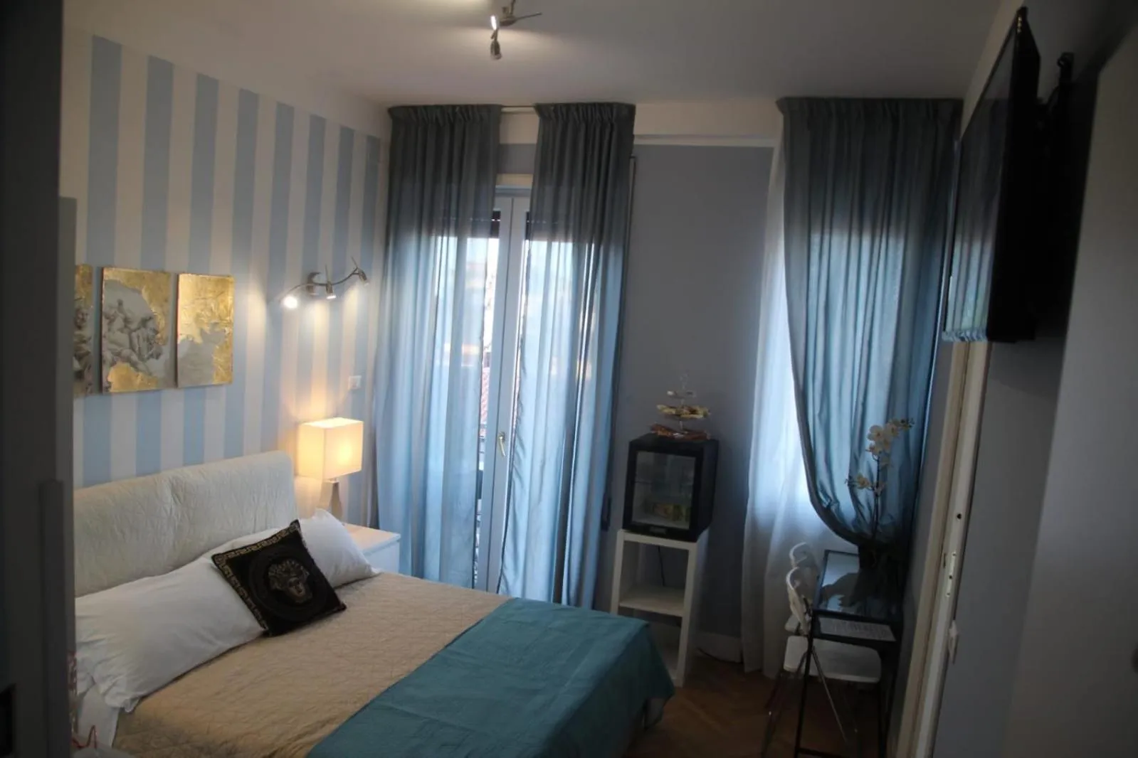 Photo of the whole room, Bed in B&B Pescara Centro Luxury Suite