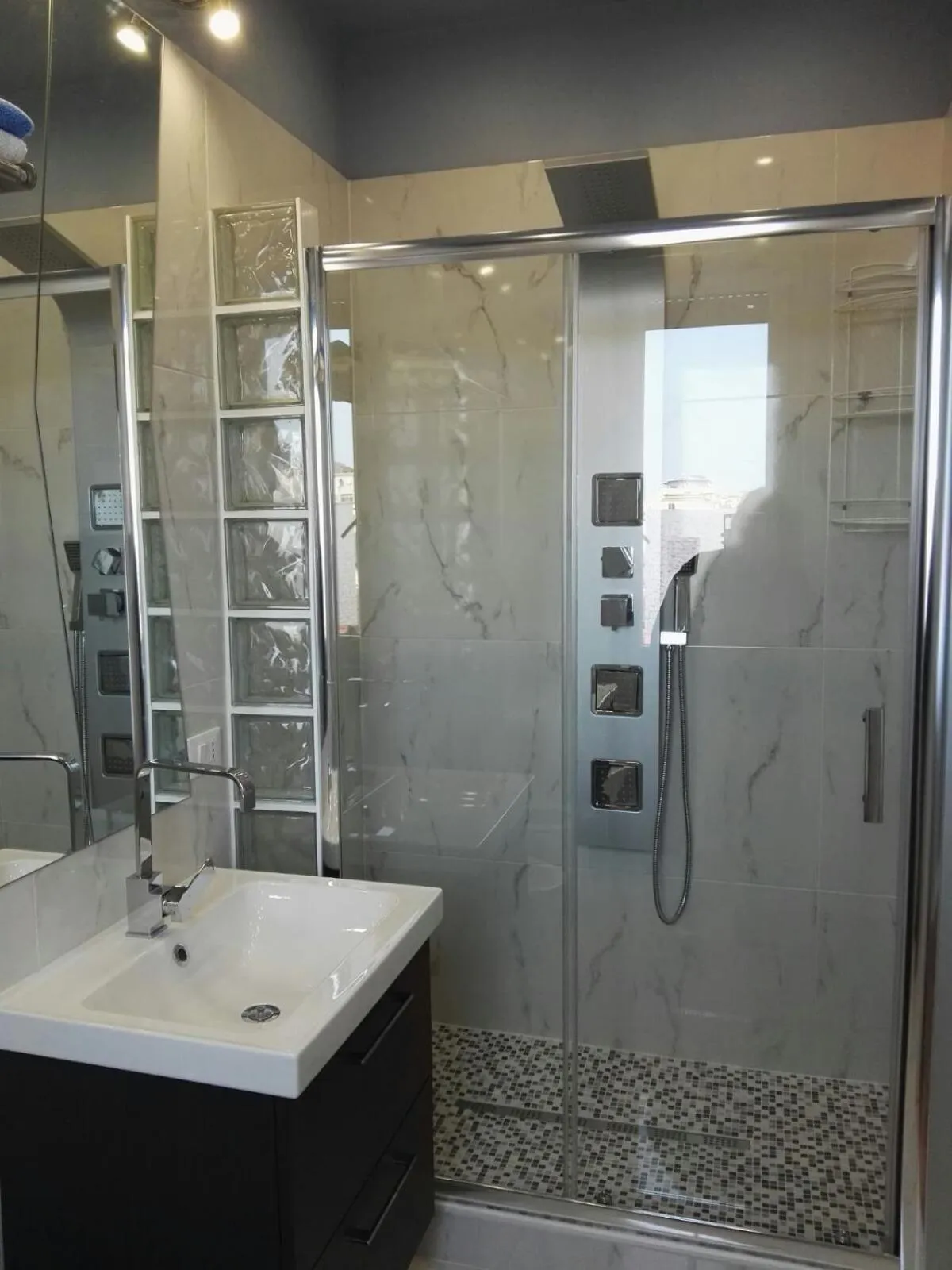 Shower in B&B Pescara Centro Luxury Suite
