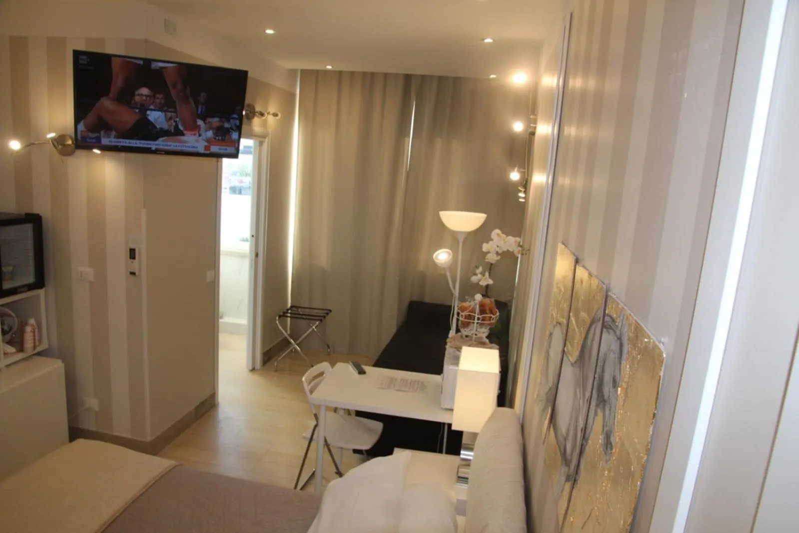 TV and multimedia in B&B Pescara Centro Luxury Suite