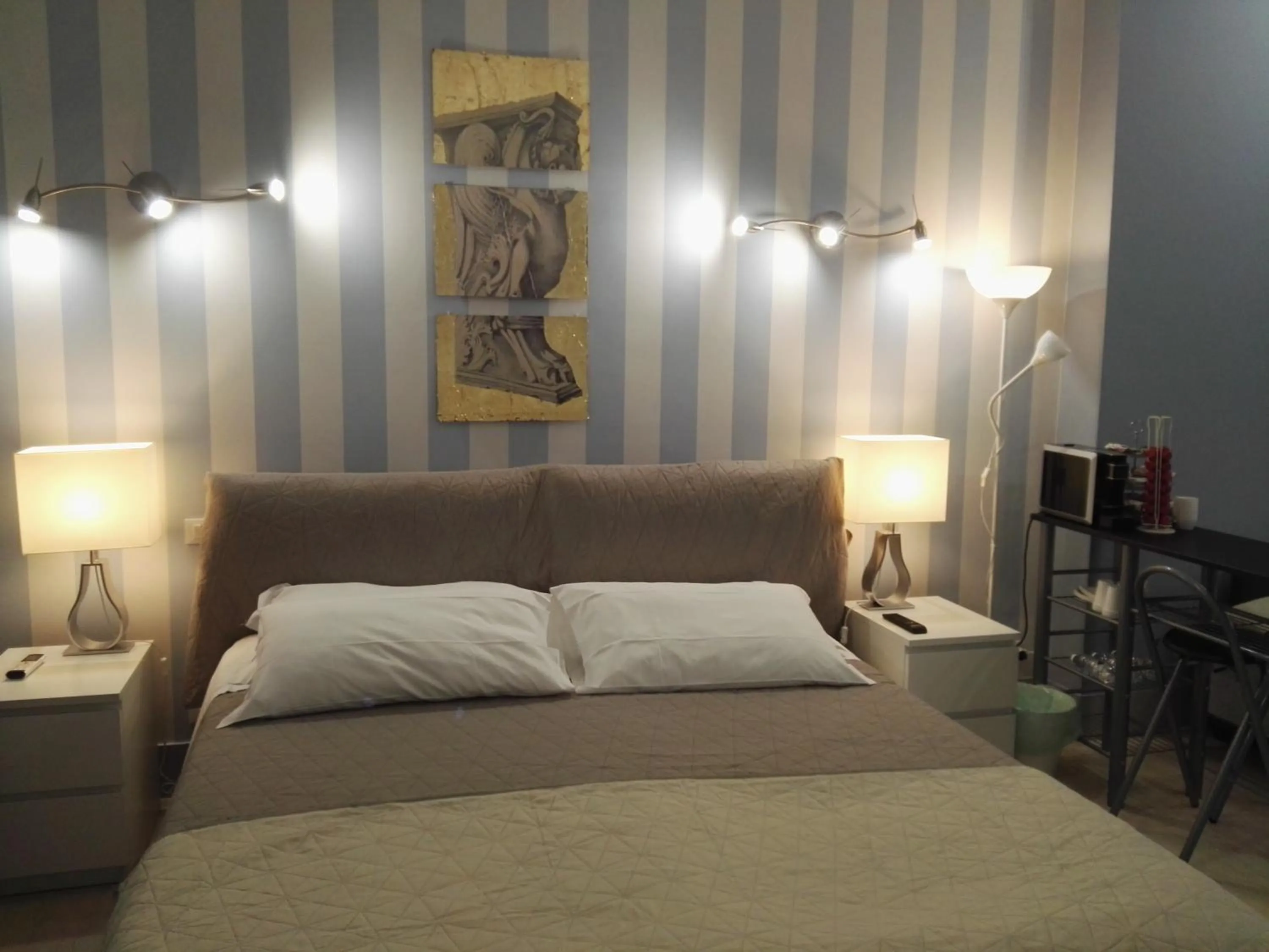 Photo of the whole room, Bed in B&B Pescara Centro Luxury Suite