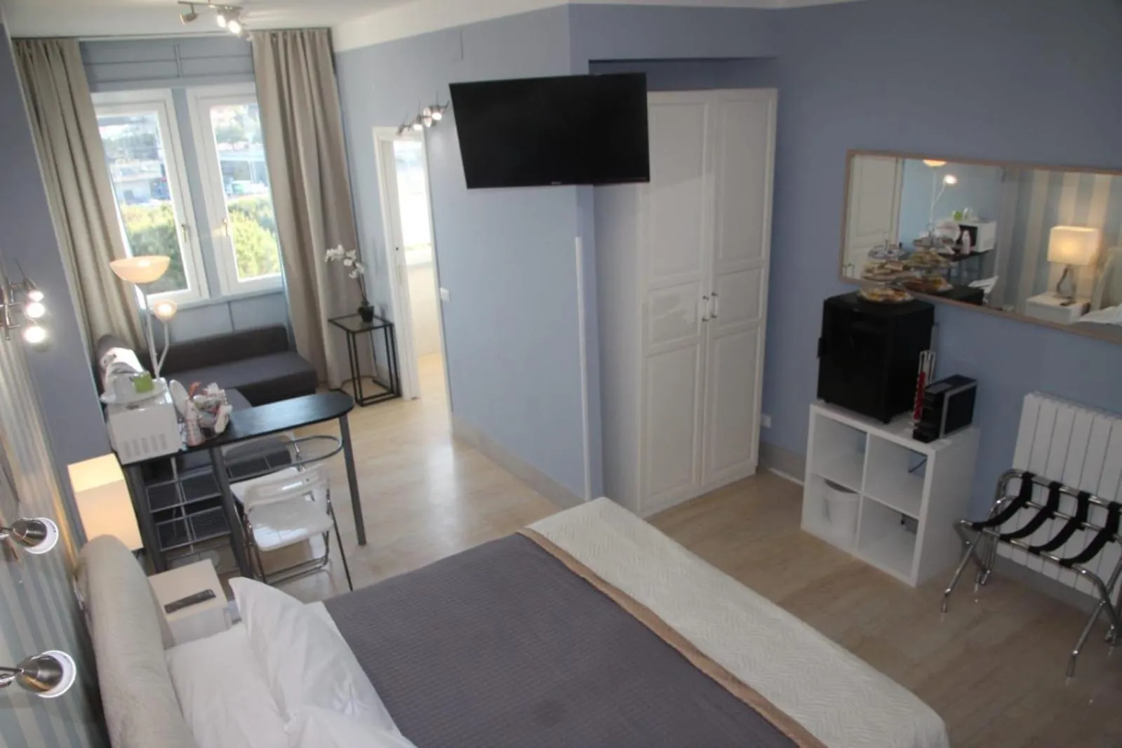 TV and multimedia in B&B Pescara Centro Luxury Suite