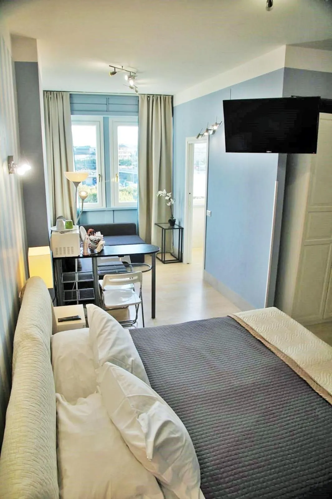 Photo of the whole room, Bed in B&B Pescara Centro Luxury Suite