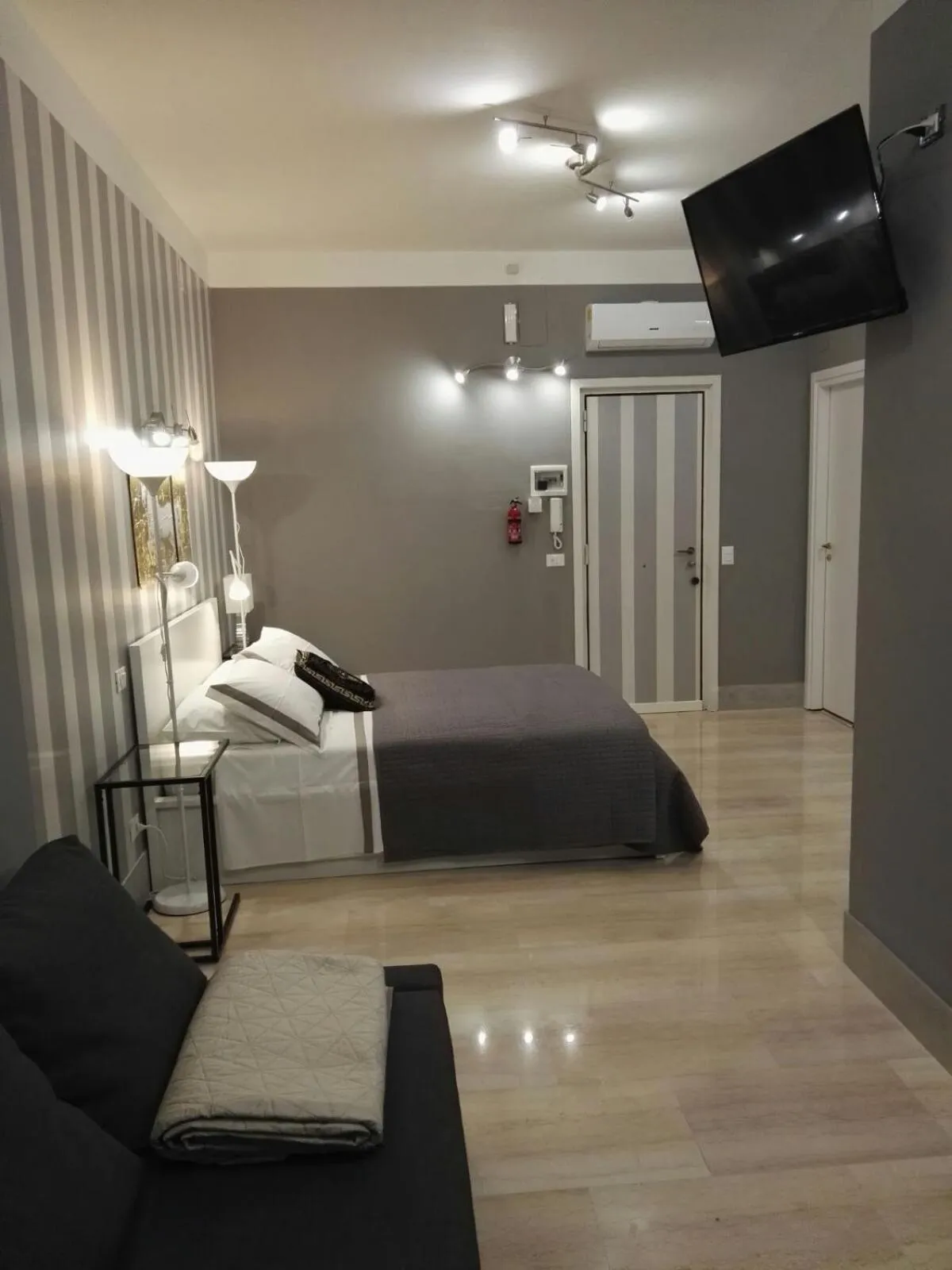 Photo of the whole room, Bed in B&B Pescara Centro Luxury Suite