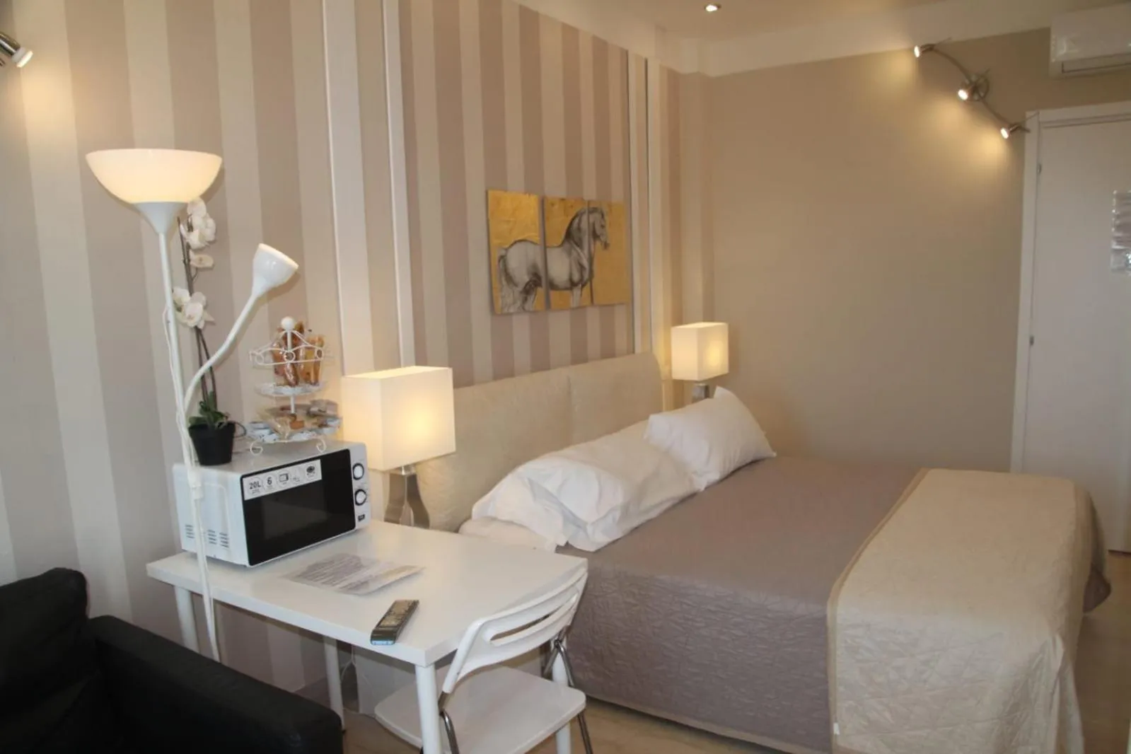 Bedroom, Bed in B&B Pescara Centro Luxury Suite