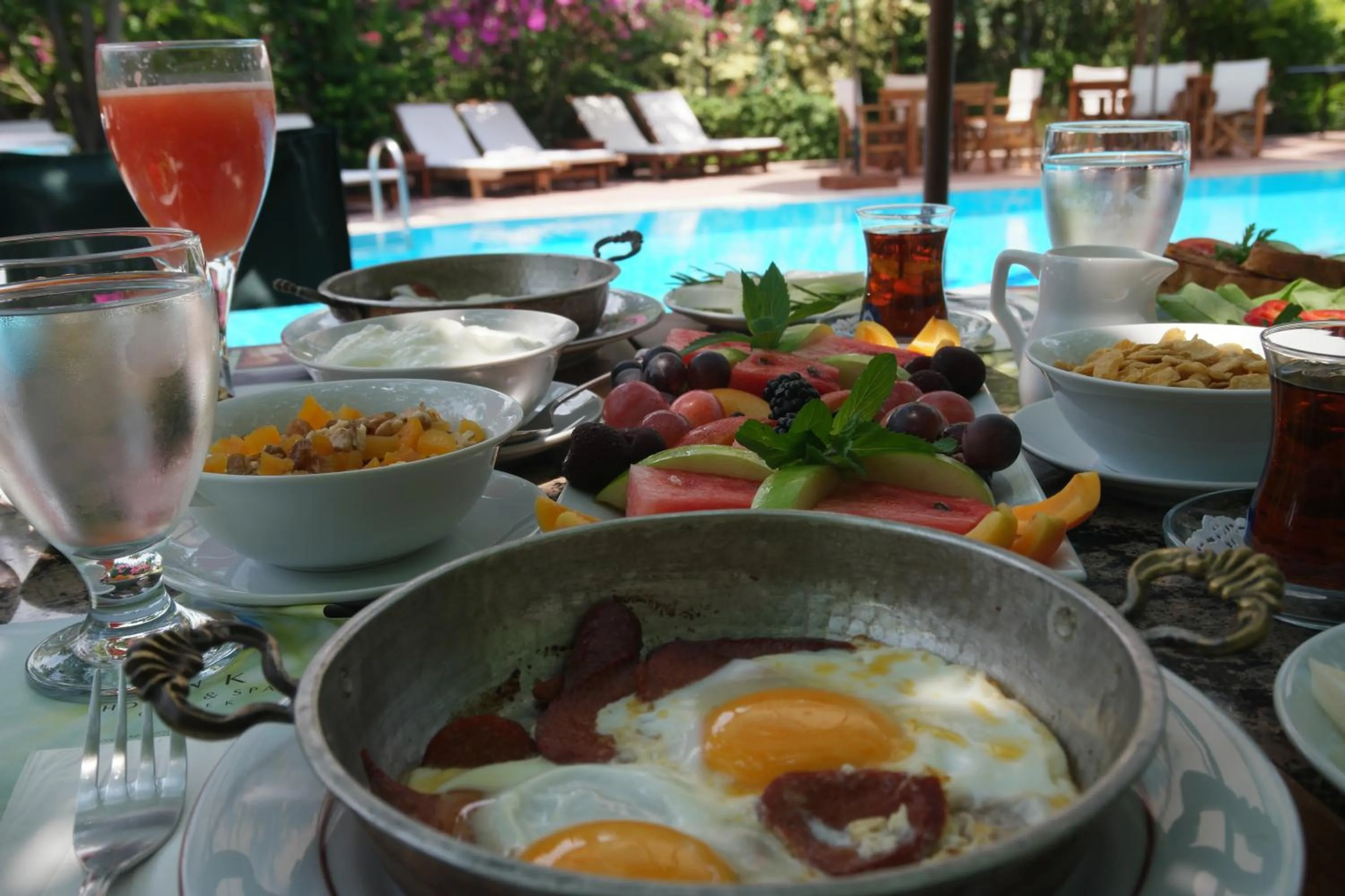 Pool view in Mr. Dim Exclusive Apart Hotel