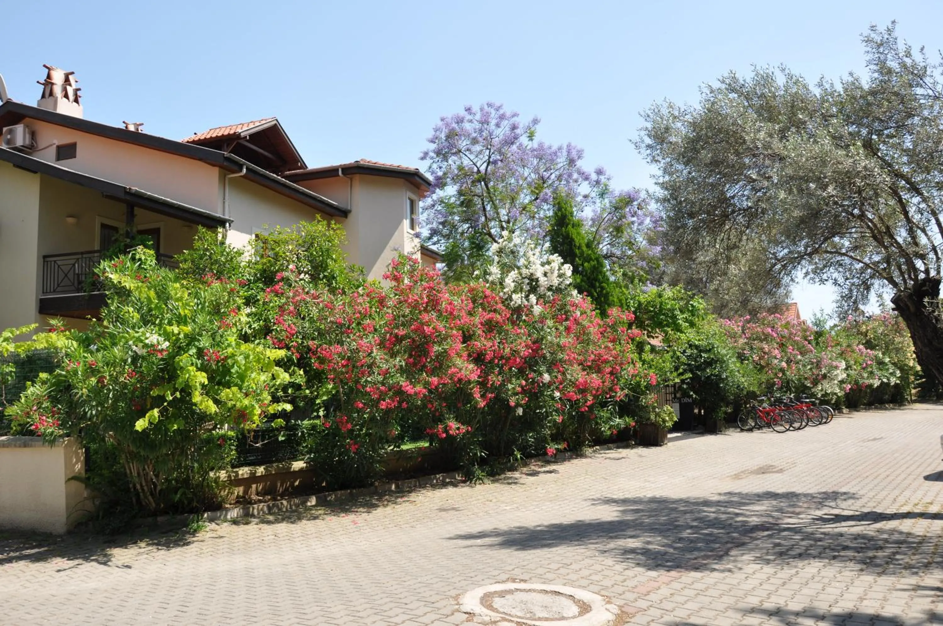 Facade/entrance in Mr. Dim Exclusive Apart Hotel