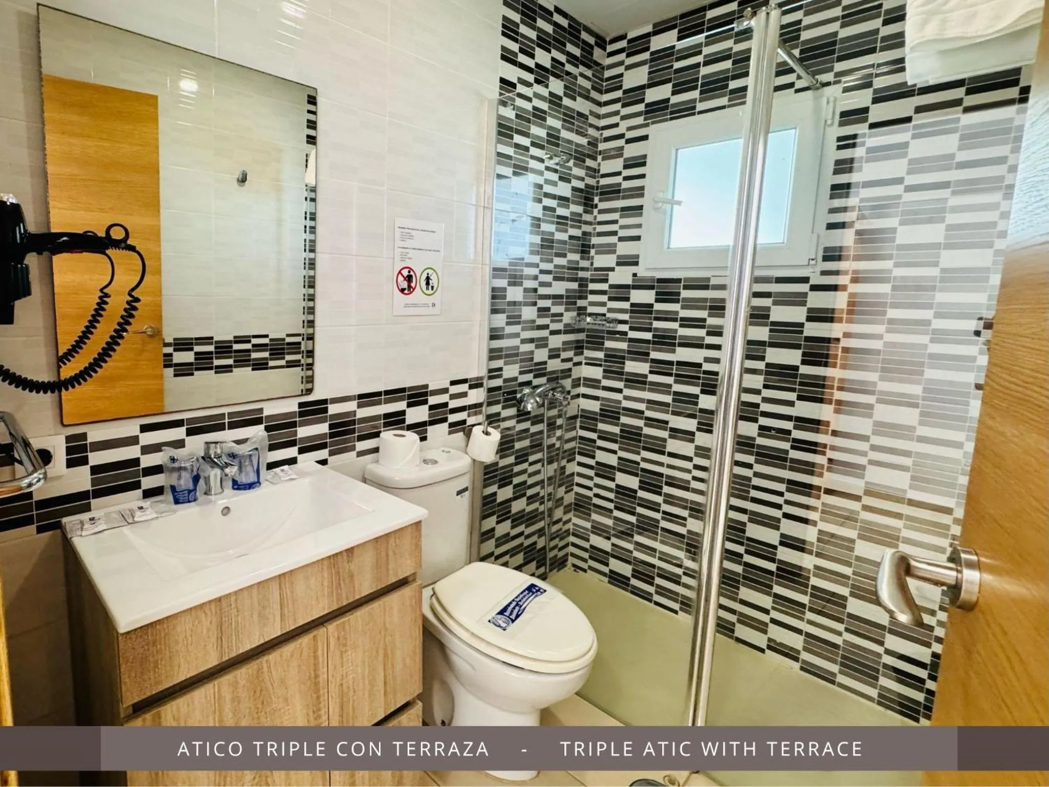 Shower in Hotel Kasa