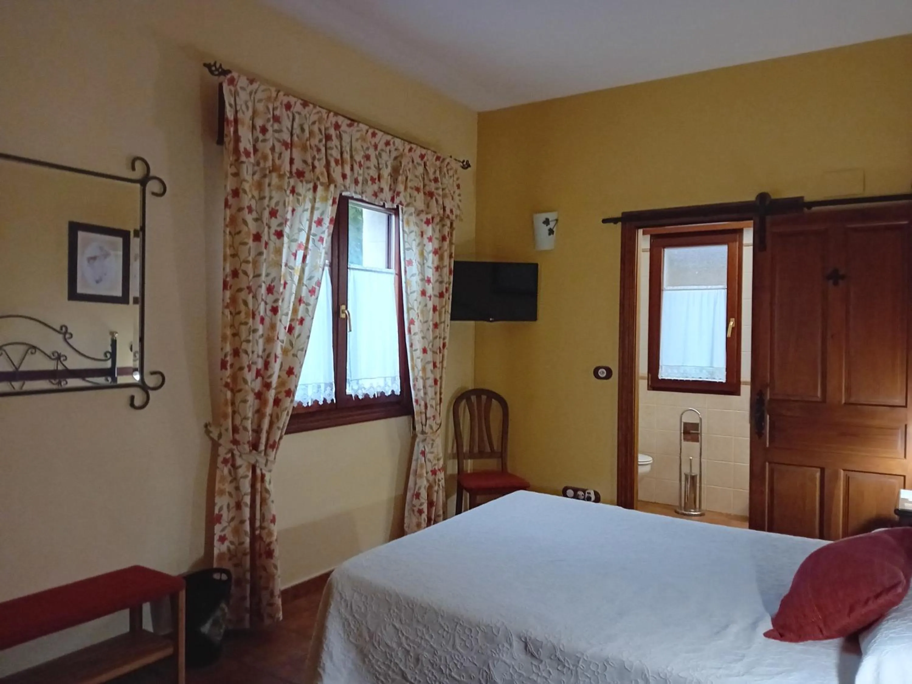 Shower, Bed in Posada Carpe Diem