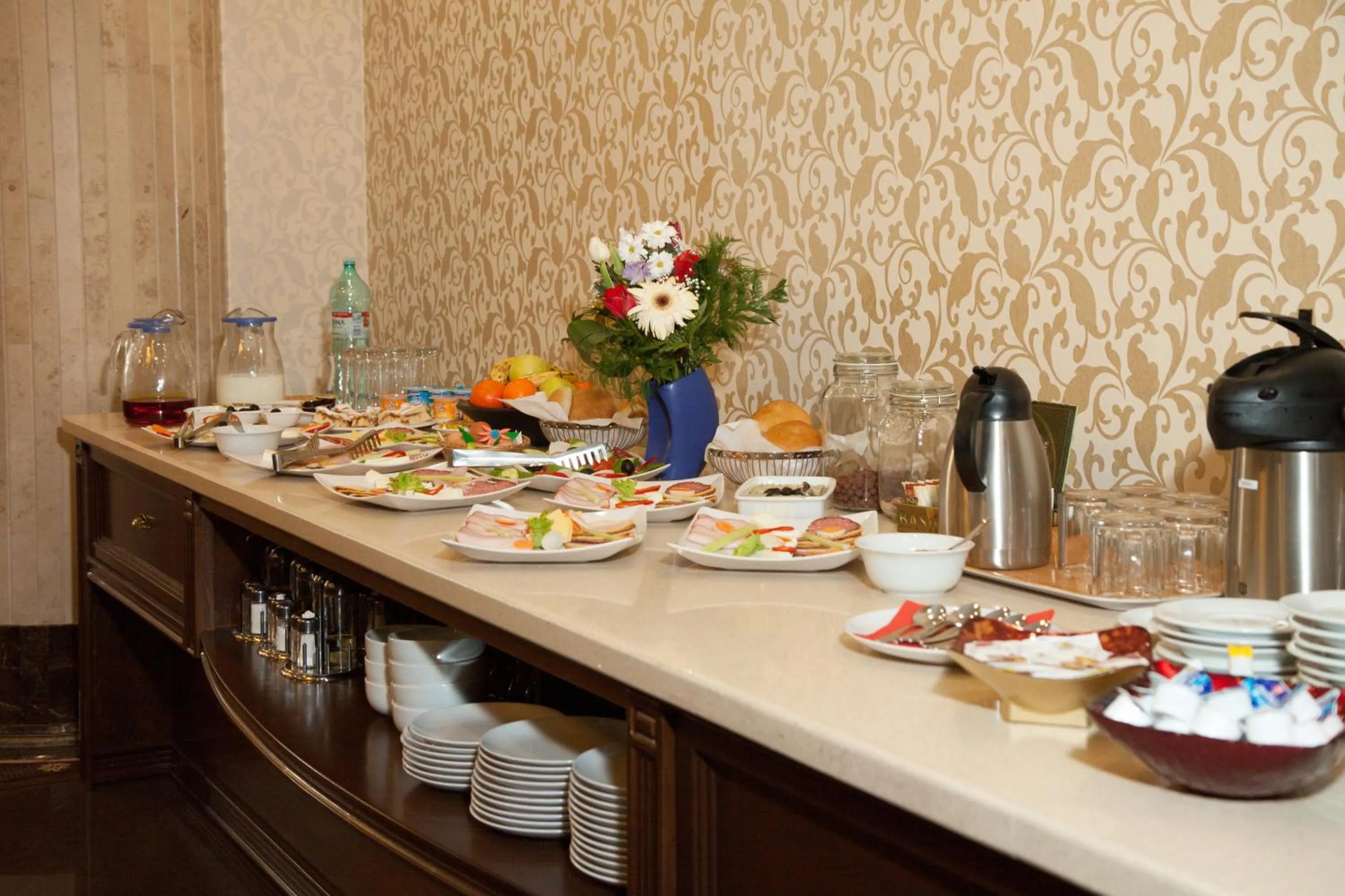 Restaurant/places to eat in Hotel Hermes