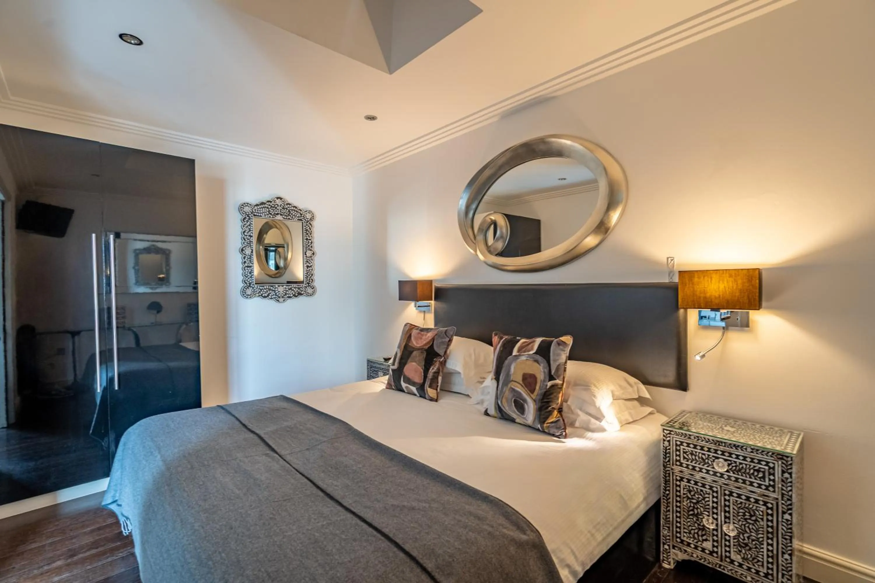 Bedroom, Bed in Strozzi Palace Suites by Mansley