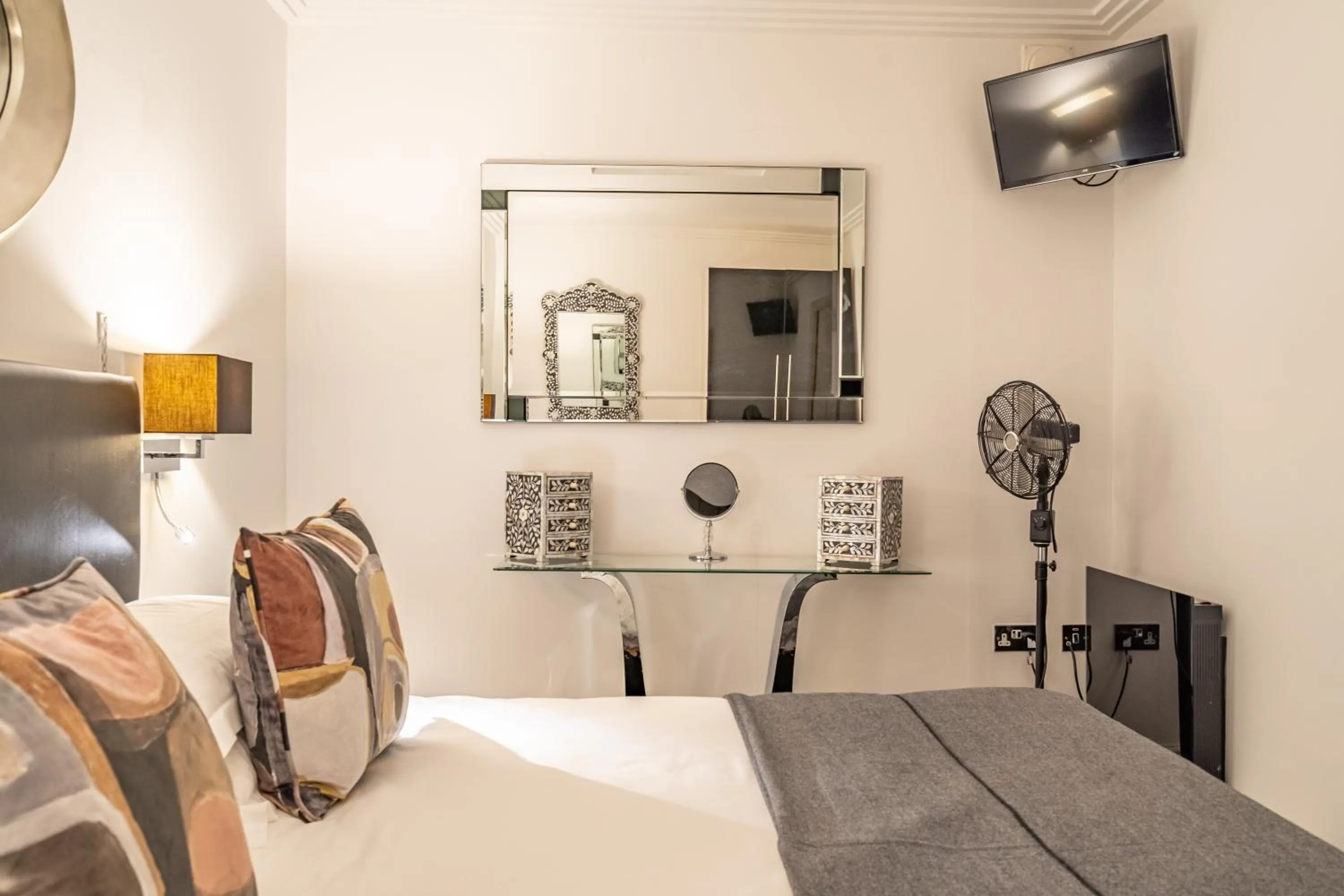 Bedroom in Strozzi Palace Suites by Mansley