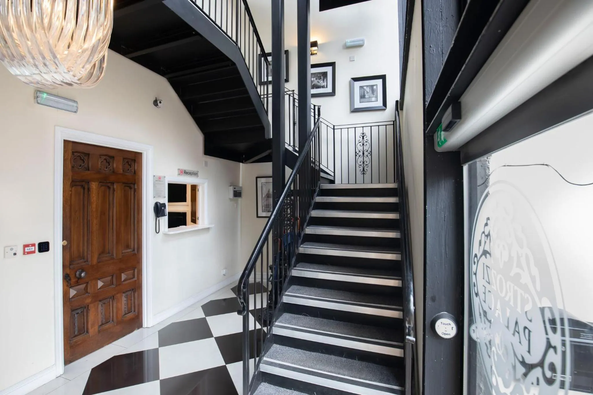 Lobby or reception in Strozzi Palace Suites by Mansley