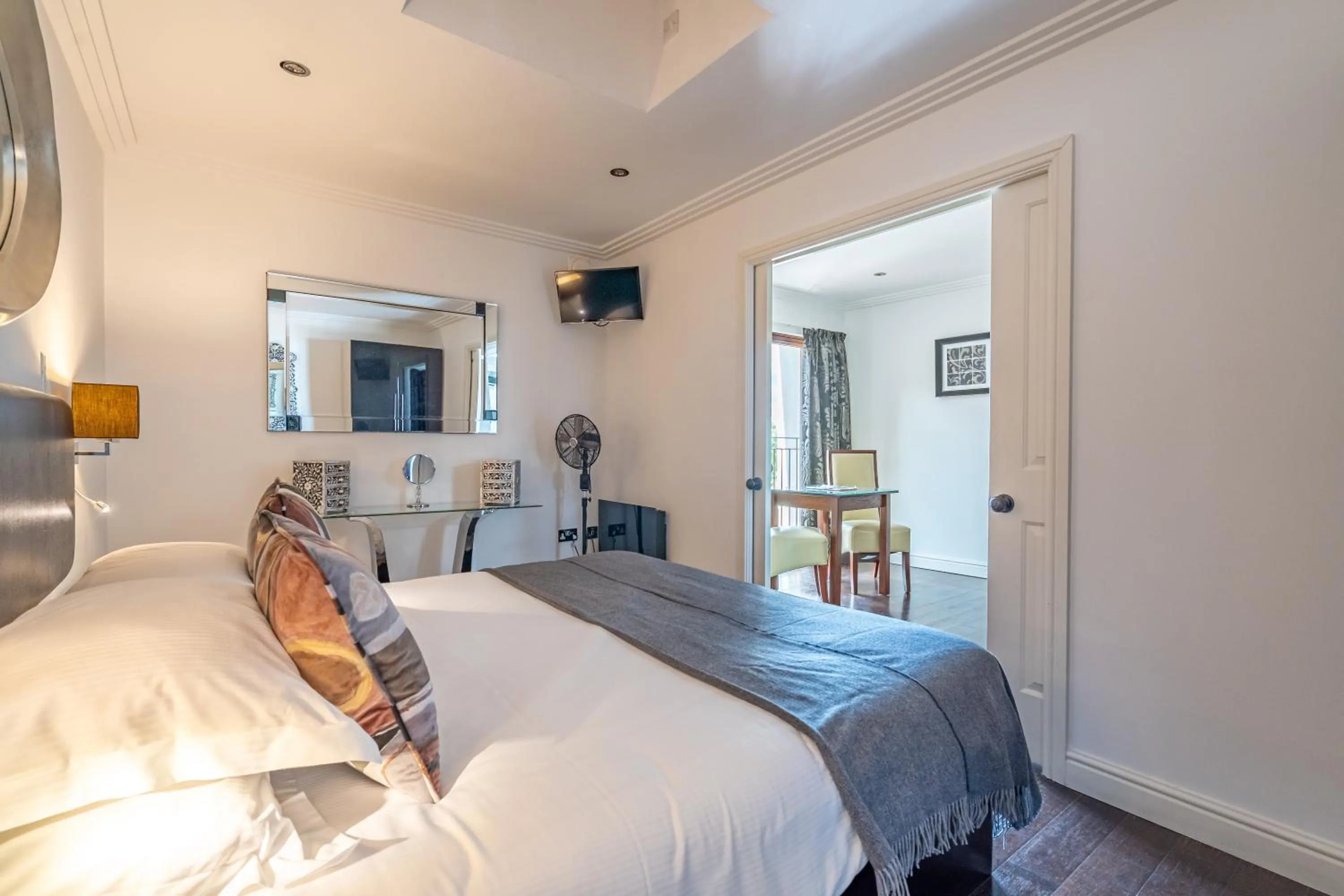 Photo of the whole room, Bed in Strozzi Palace Suites by Mansley