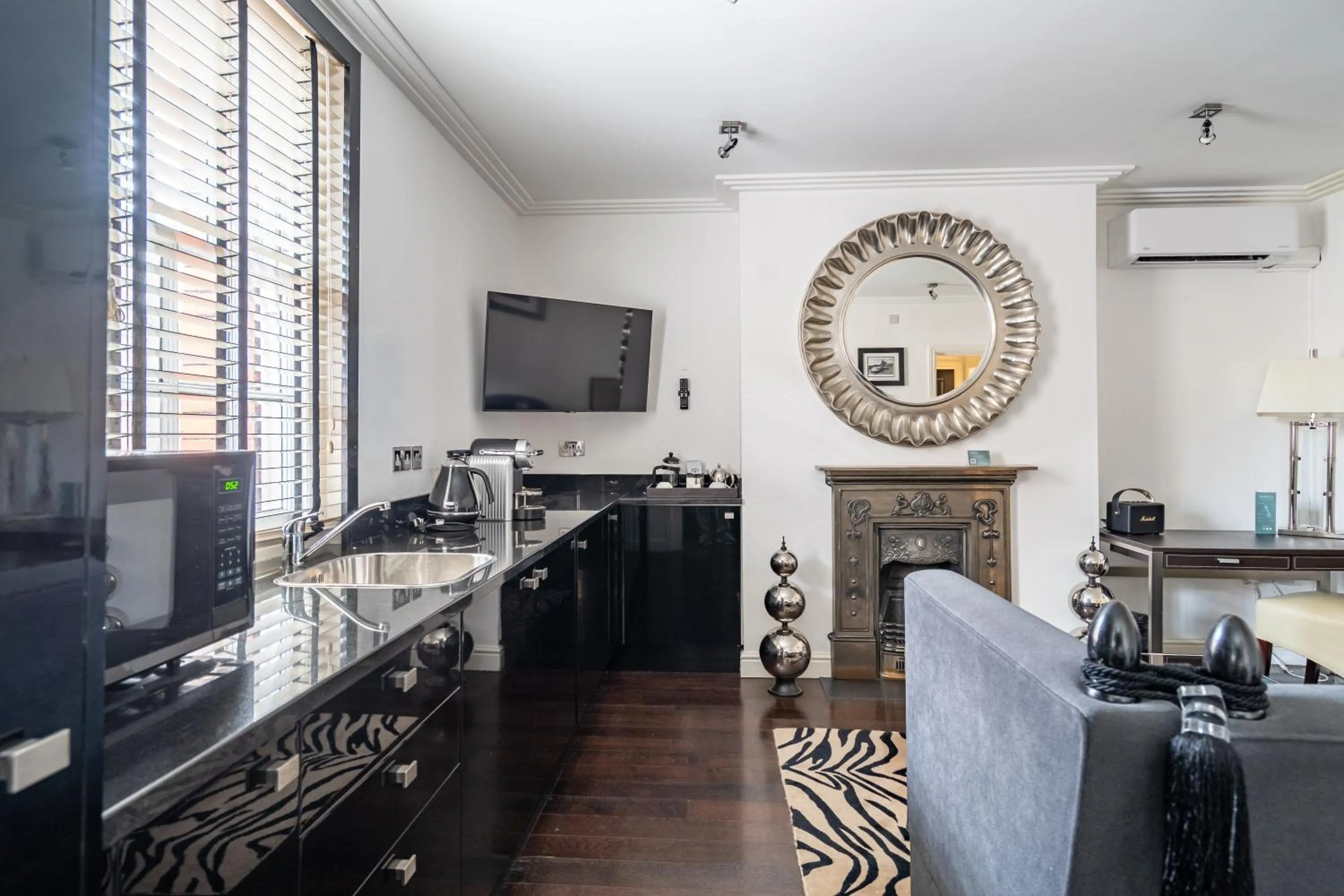 Kitchen or kitchenette in Strozzi Palace Suites by Mansley