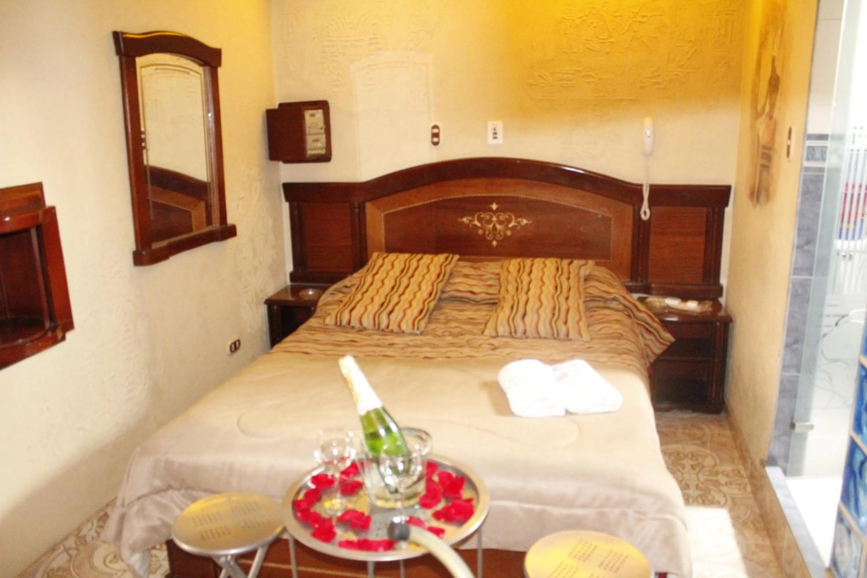 Bed in Motel Piramides De Cristal