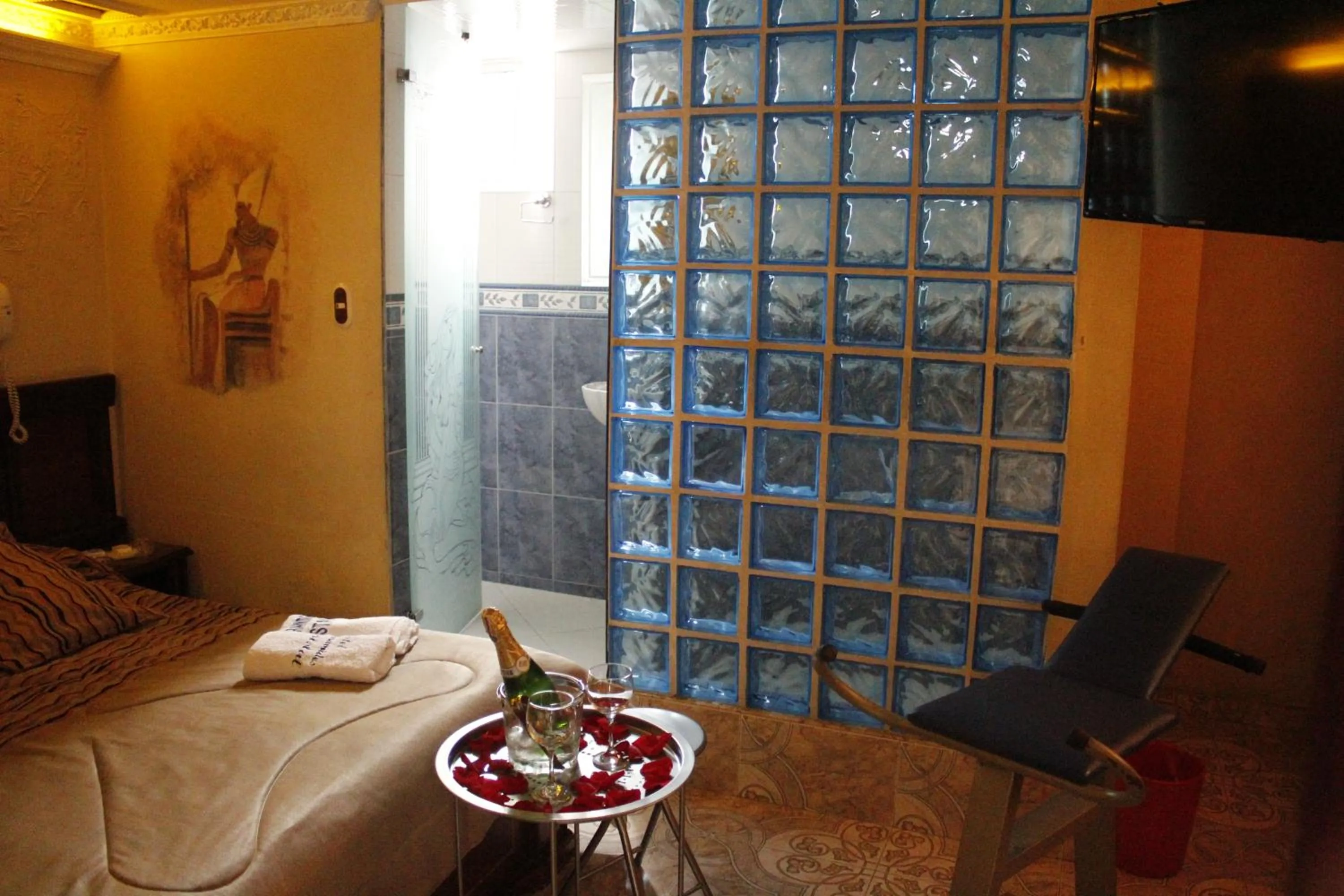 Bed in Motel Piramides De Cristal