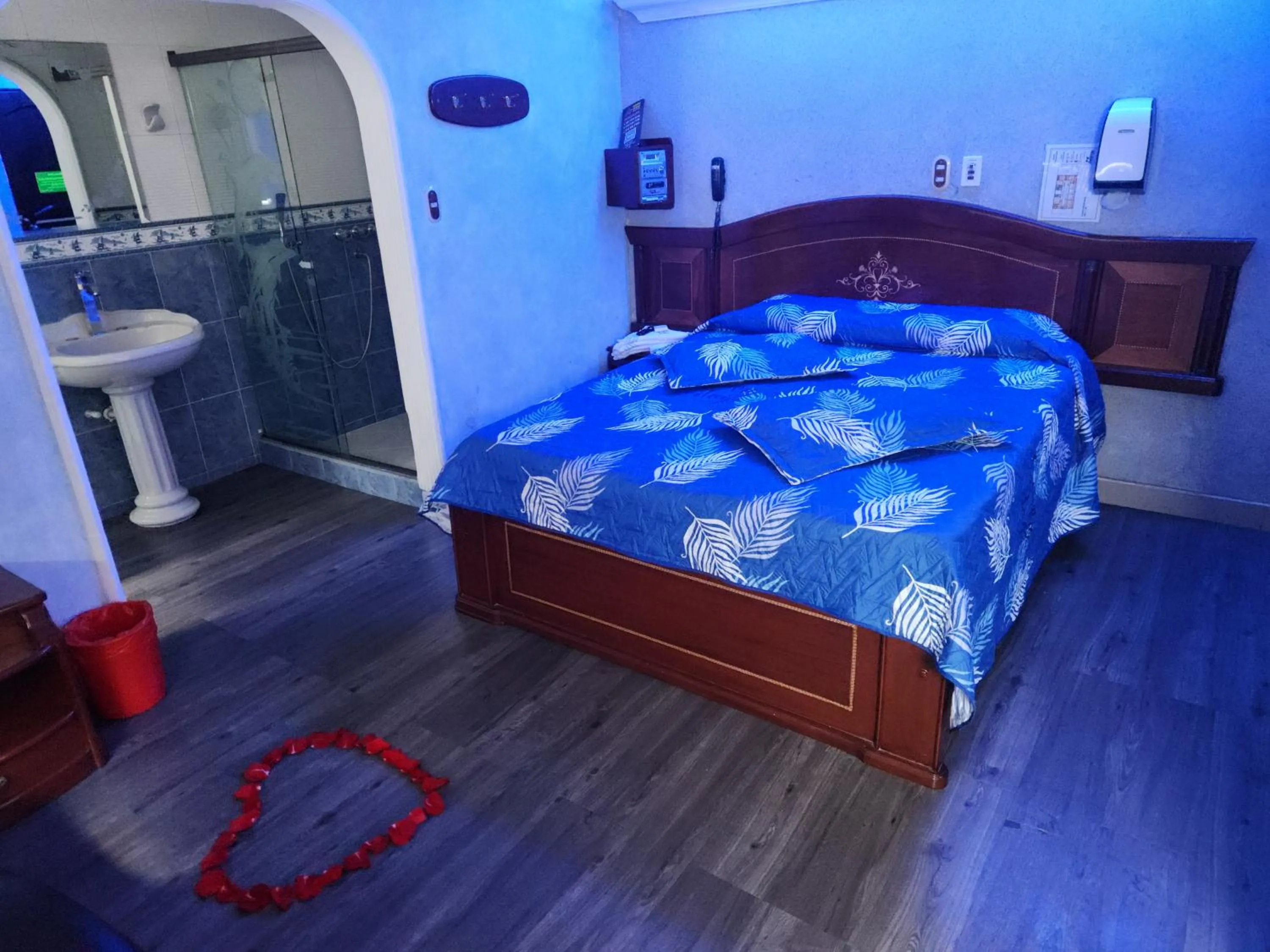 Bed in Motel Piramides De Cristal