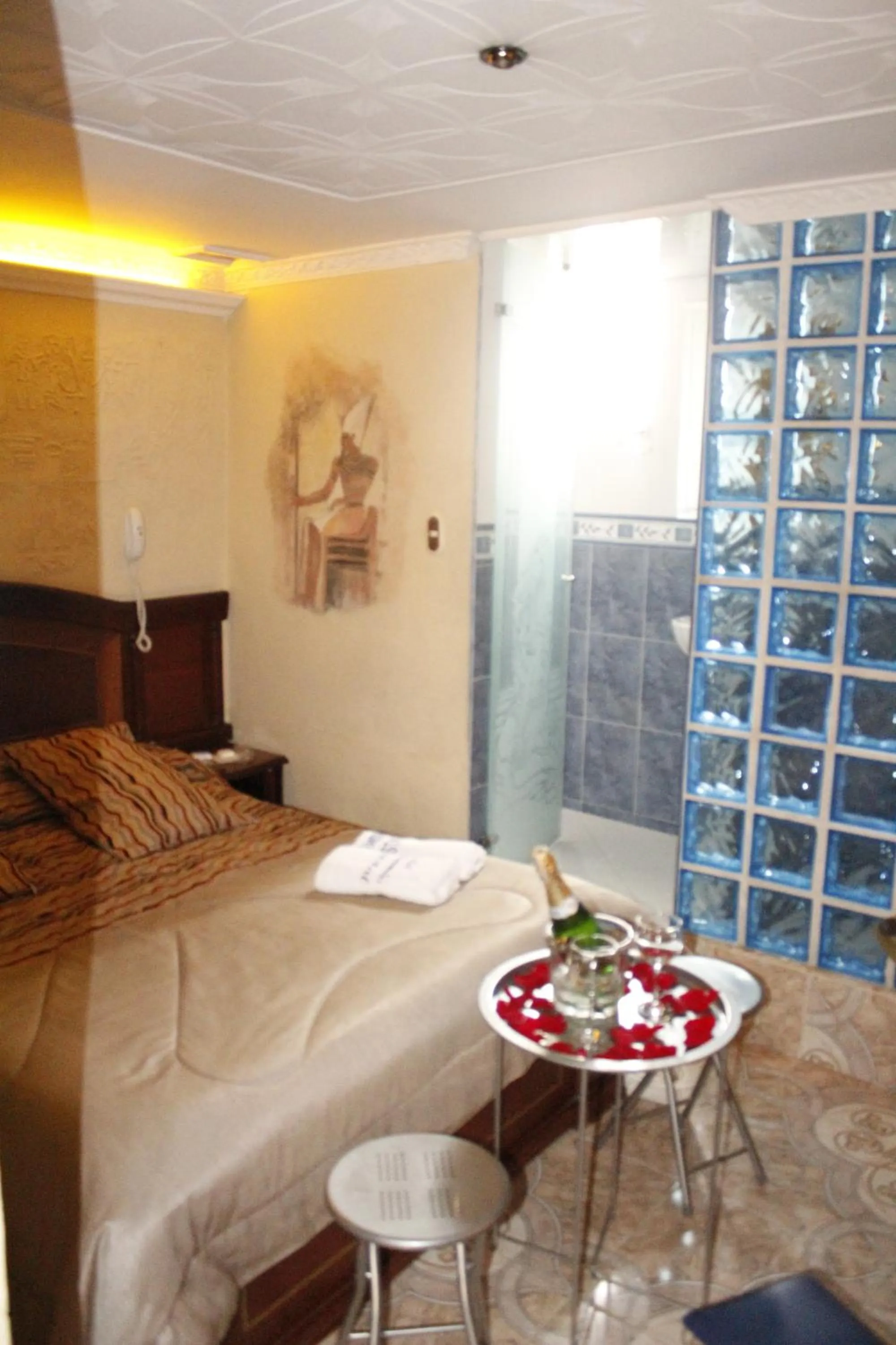 Bed in Motel Piramides De Cristal