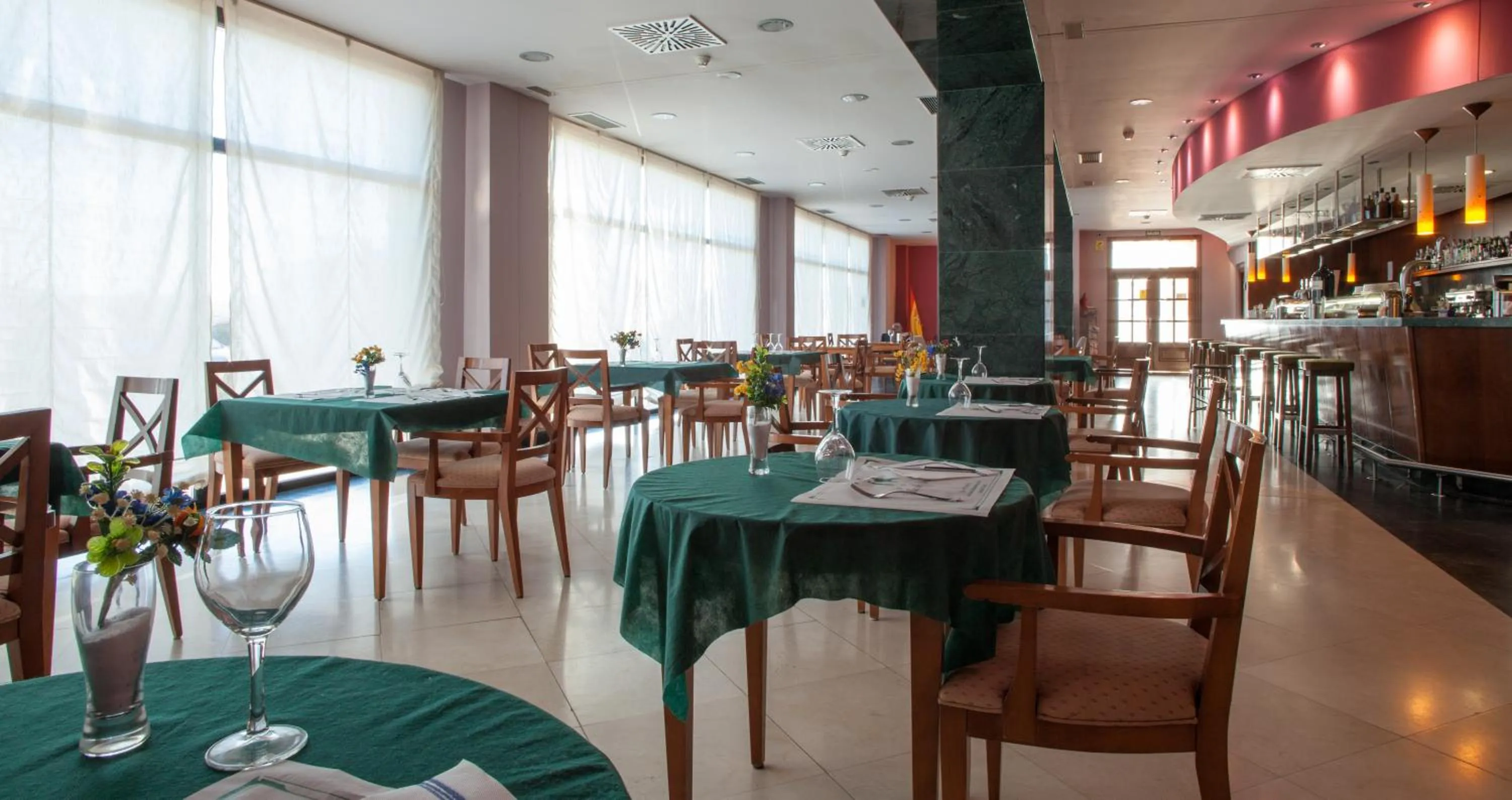 Lounge or bar in Hotel Villa De Almazan