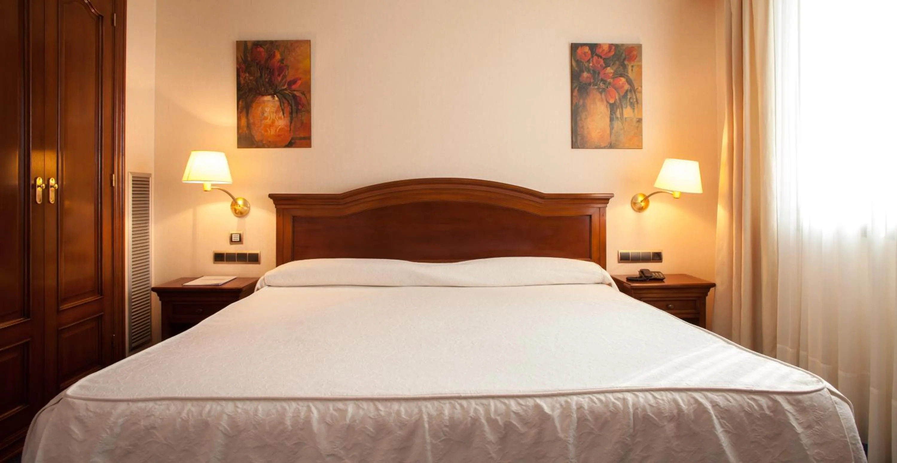 Bed in Hotel Villa De Almazan