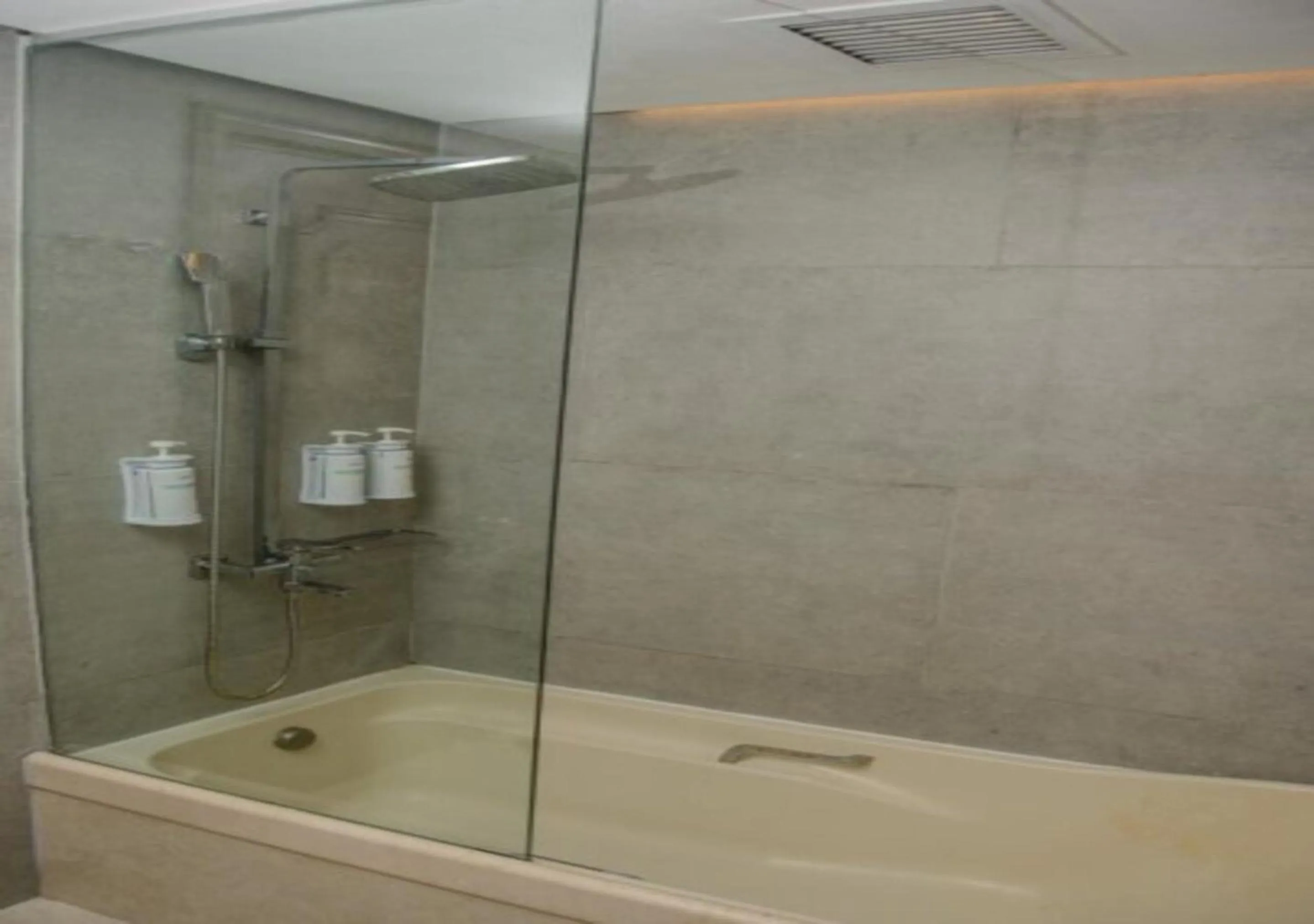 Bathroom in Radisson Montevideo Victoria Plaza Hotel