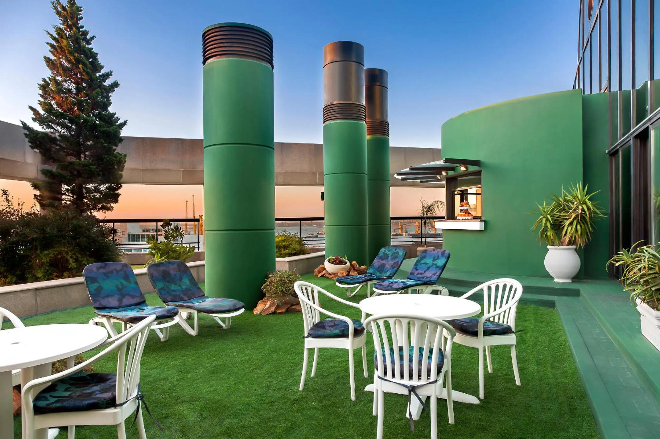 Area and facilities in Radisson Montevideo Victoria Plaza Hotel