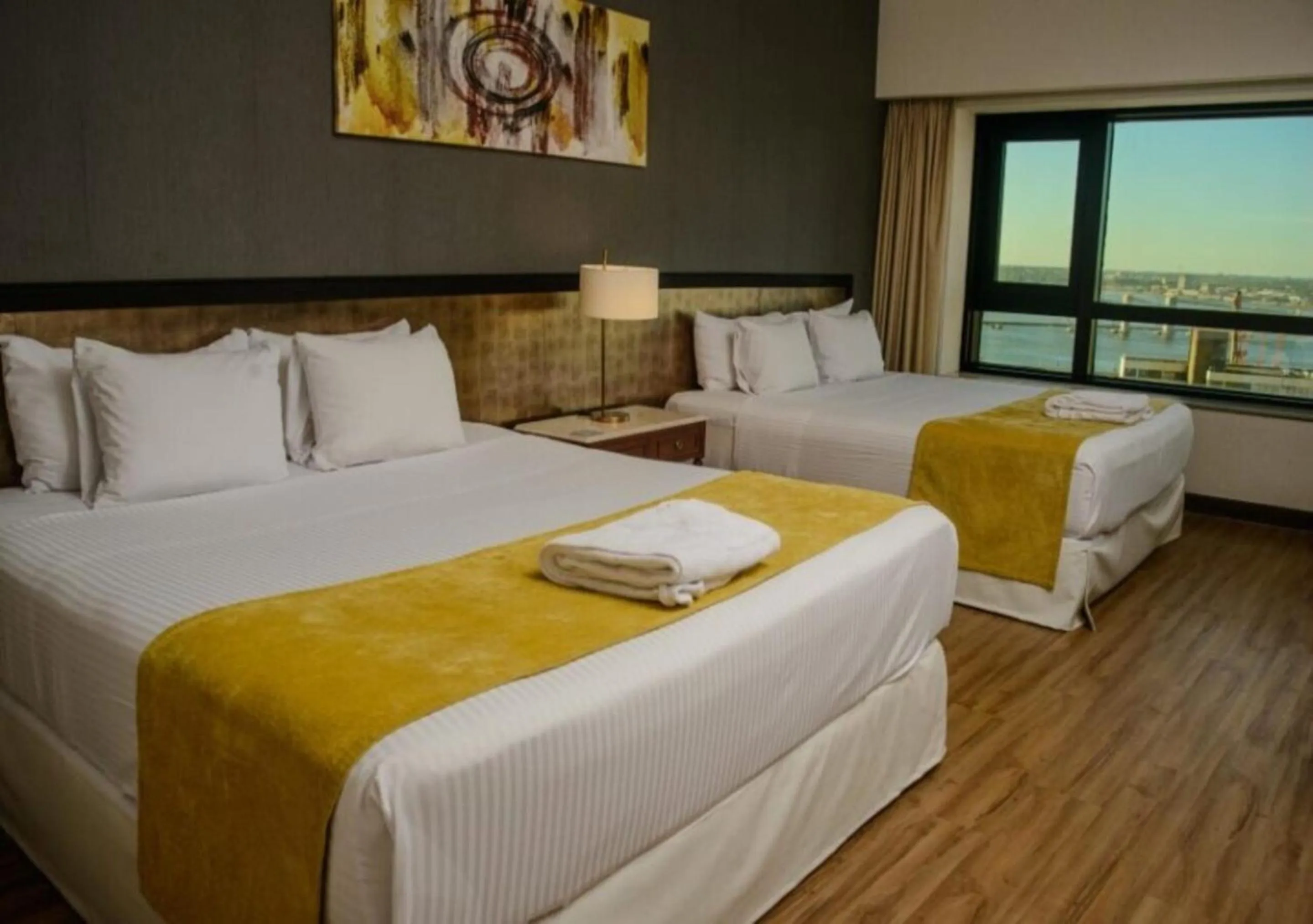 Bedroom, Bed in Radisson Montevideo Victoria Plaza Hotel