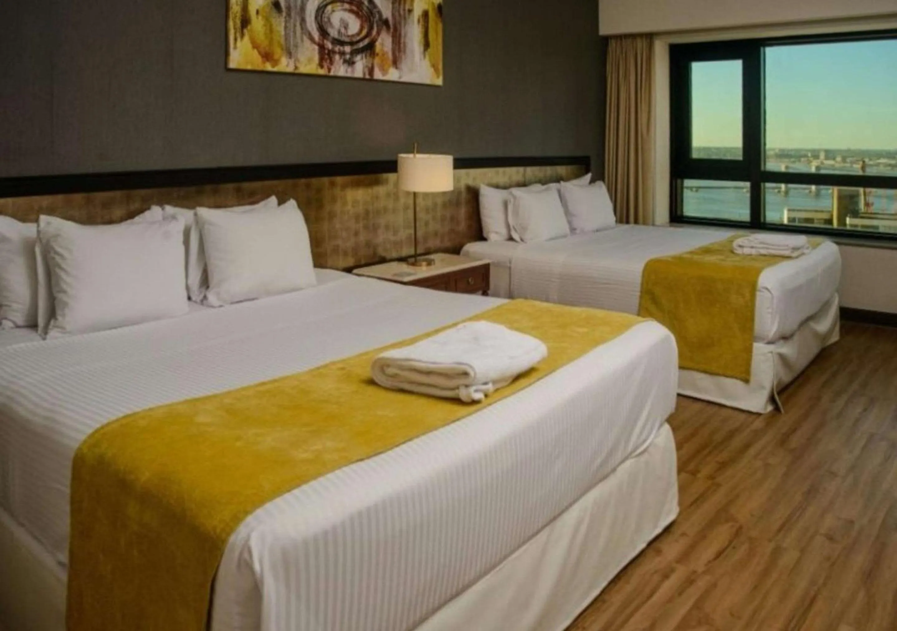 Bedroom, Bed in Radisson Montevideo Victoria Plaza Hotel