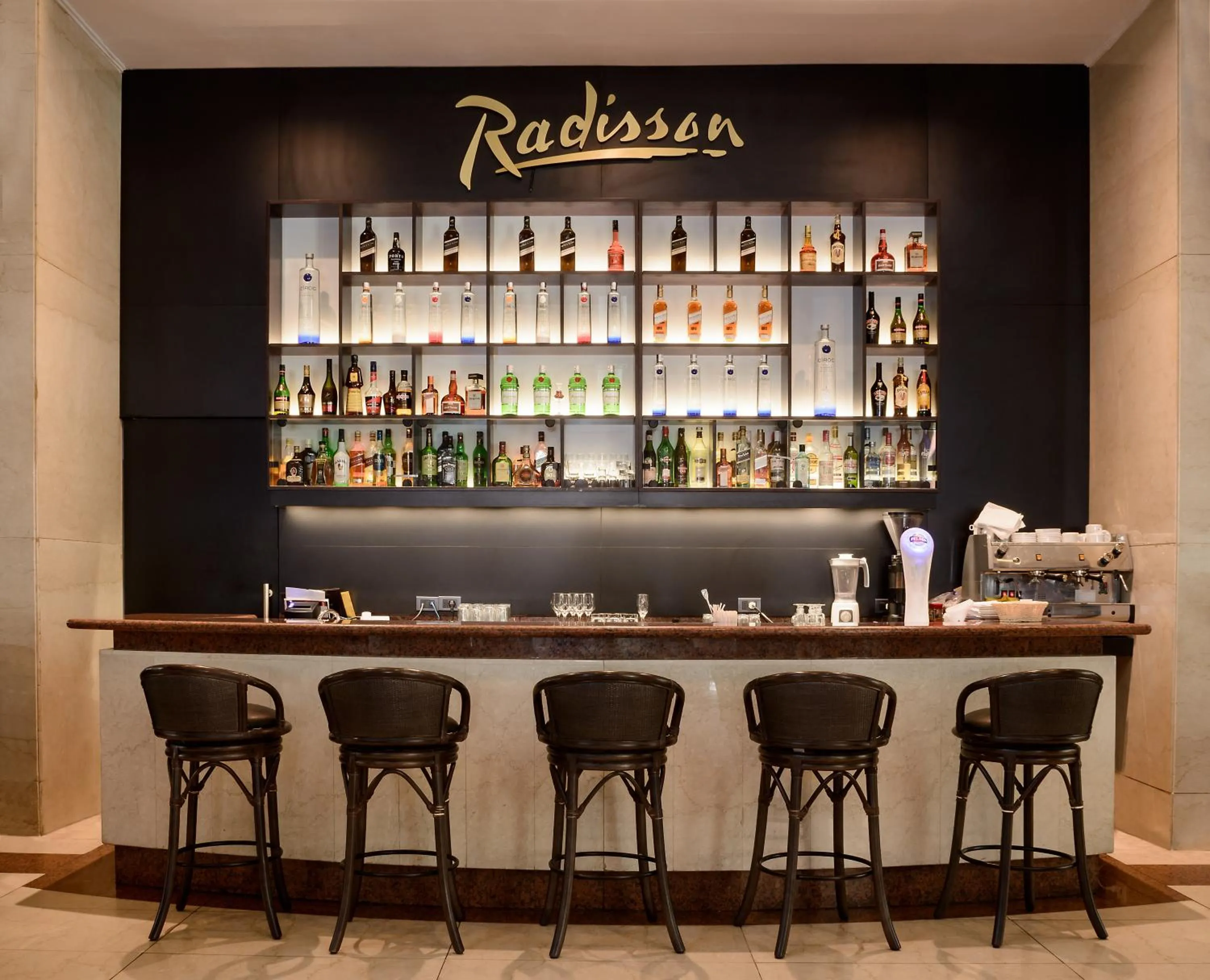 Lounge or bar in Radisson Montevideo Victoria Plaza Hotel
