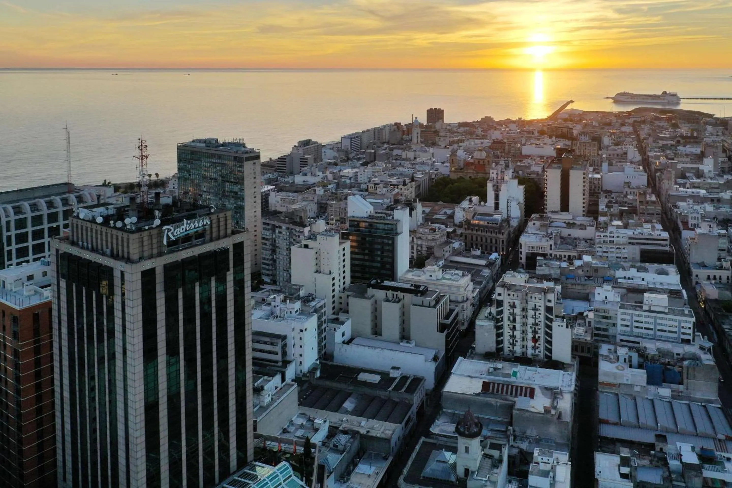 Property building in Radisson Montevideo Victoria Plaza Hotel