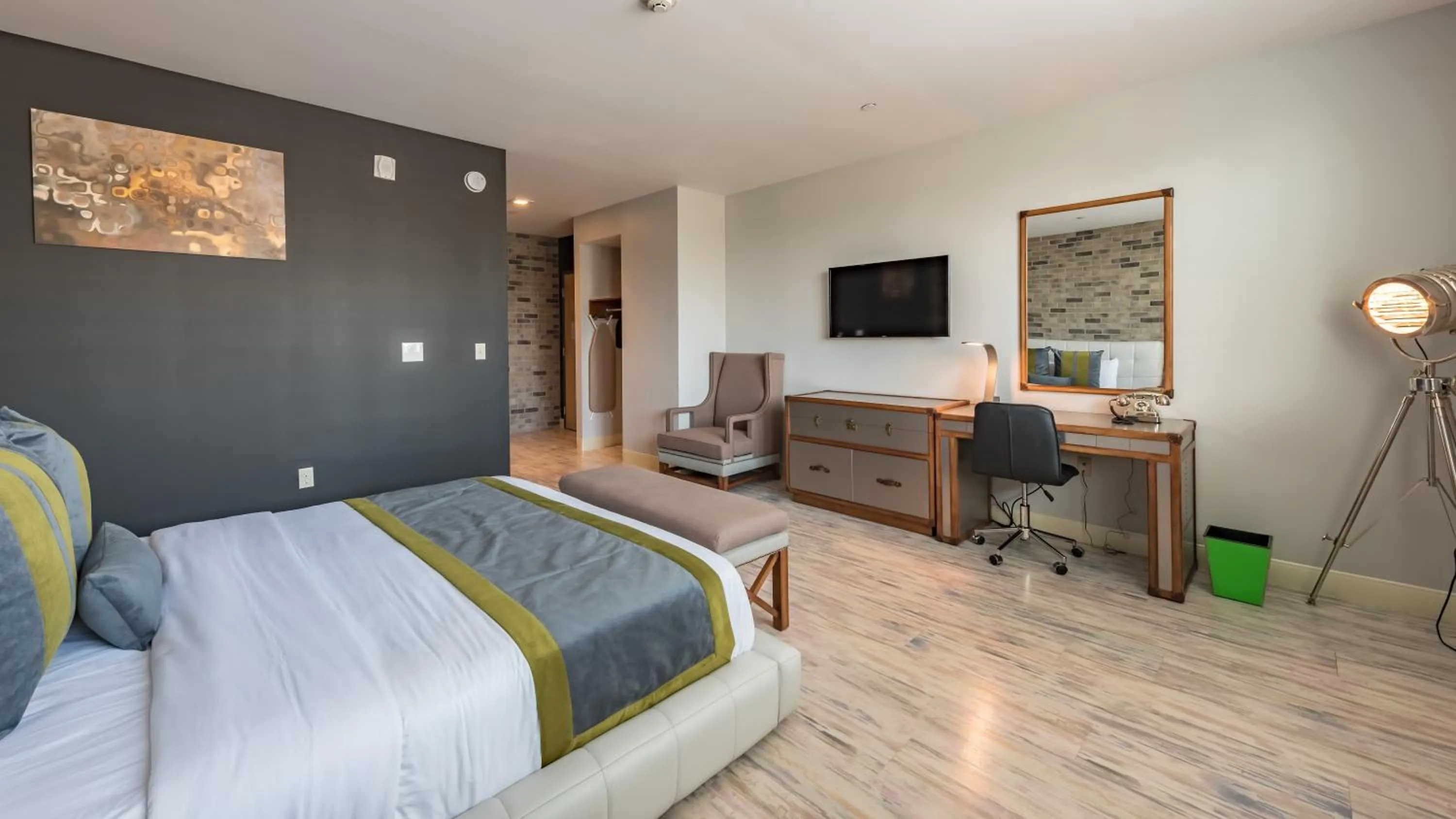 Bedroom, Bed in Lexen Hotel - North Hollywood Near Universal Studios