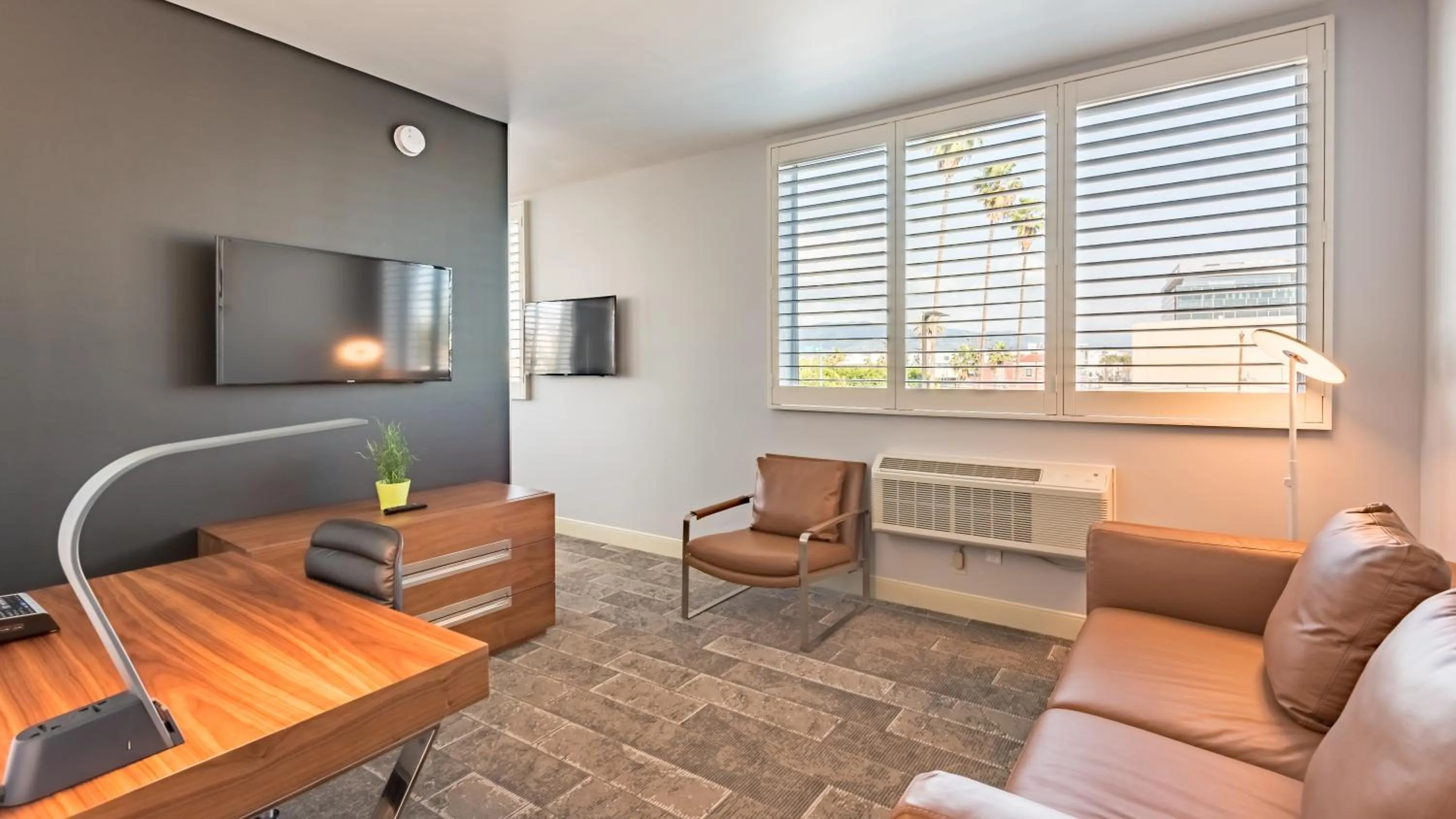Living room in Lexen Hotel - North Hollywood Near Universal Studios