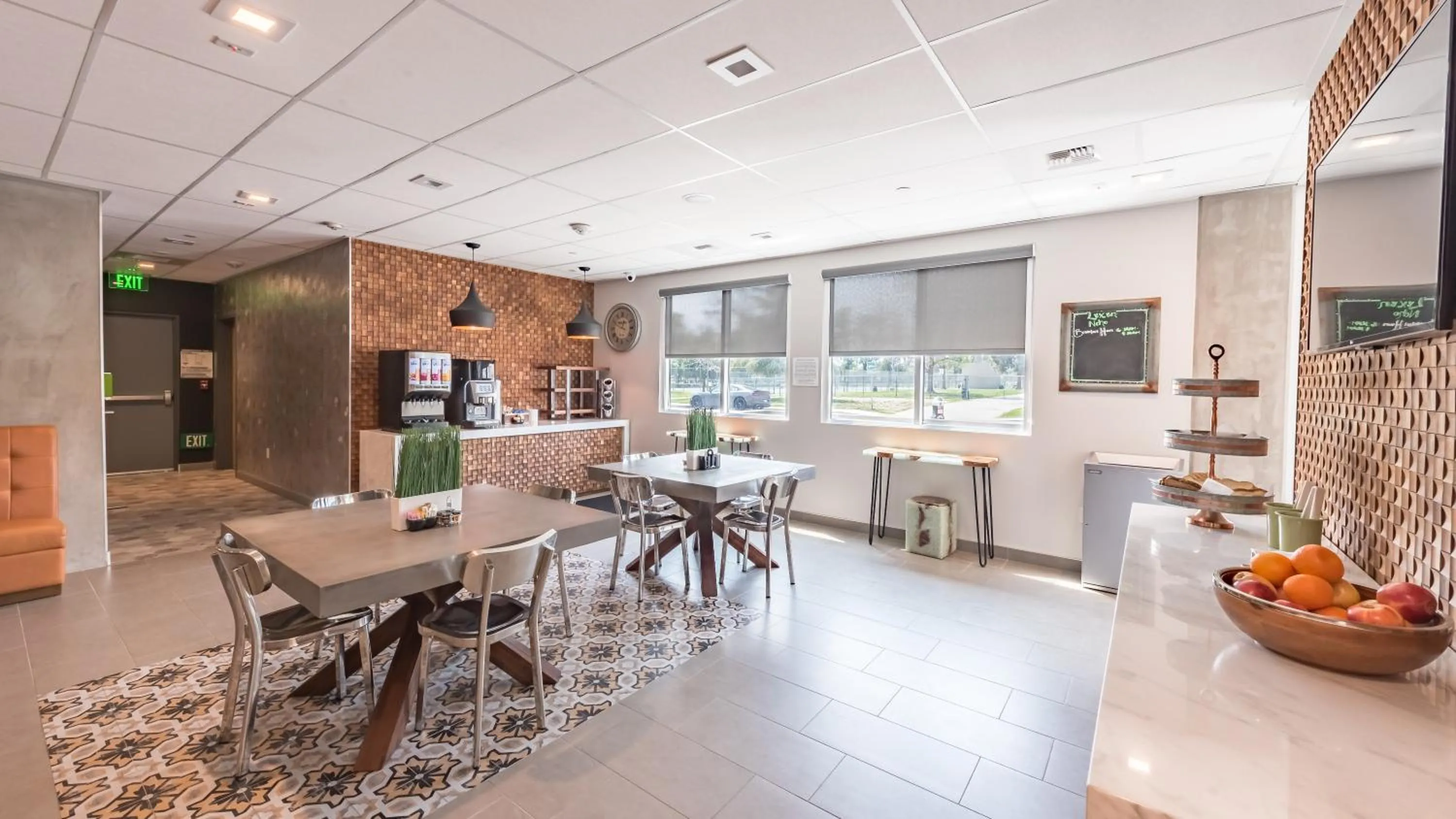 Continental breakfast in Lexen Hotel - North Hollywood Near Universal Studios