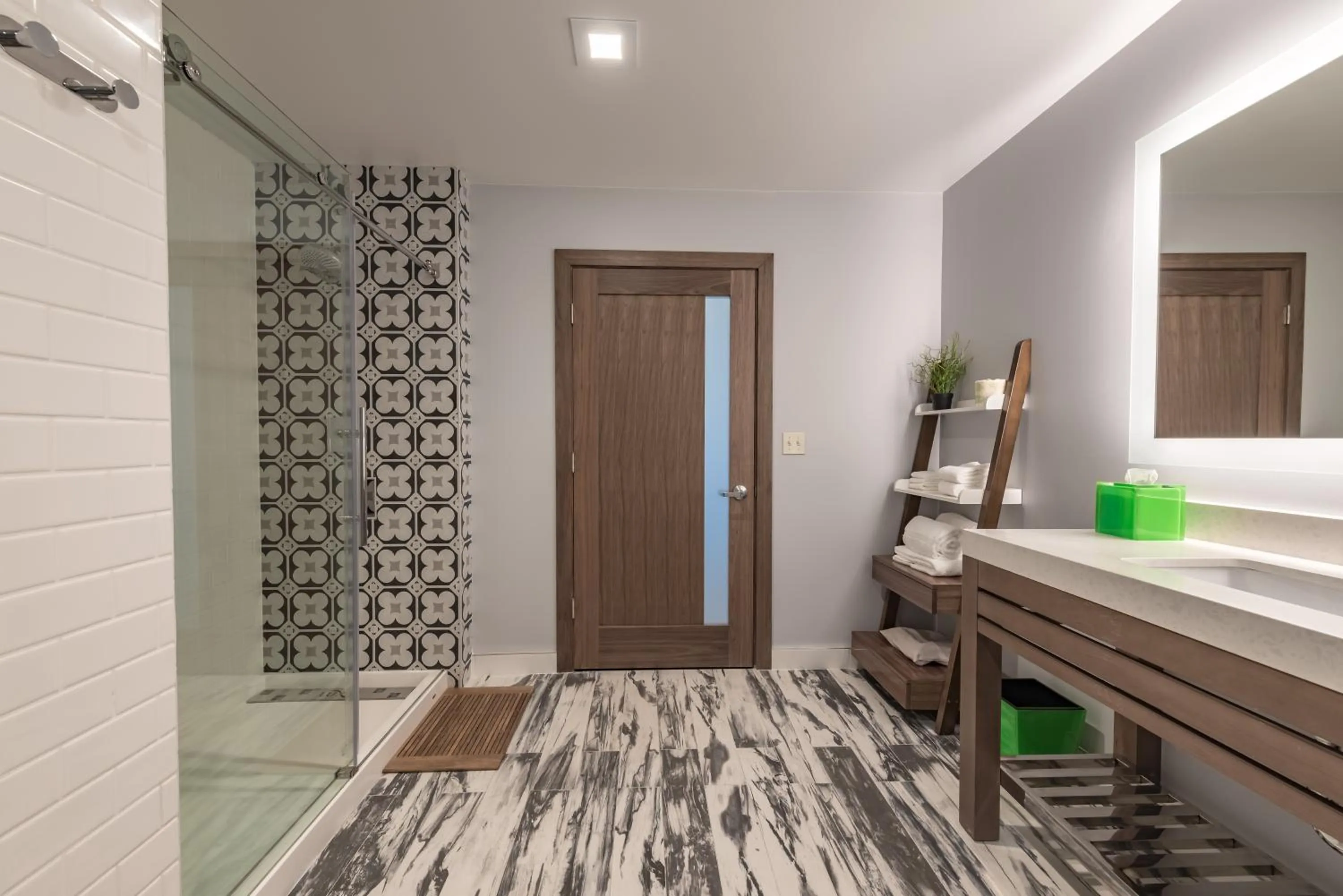 Bathroom in Lexen Hotel - North Hollywood Near Universal Studios