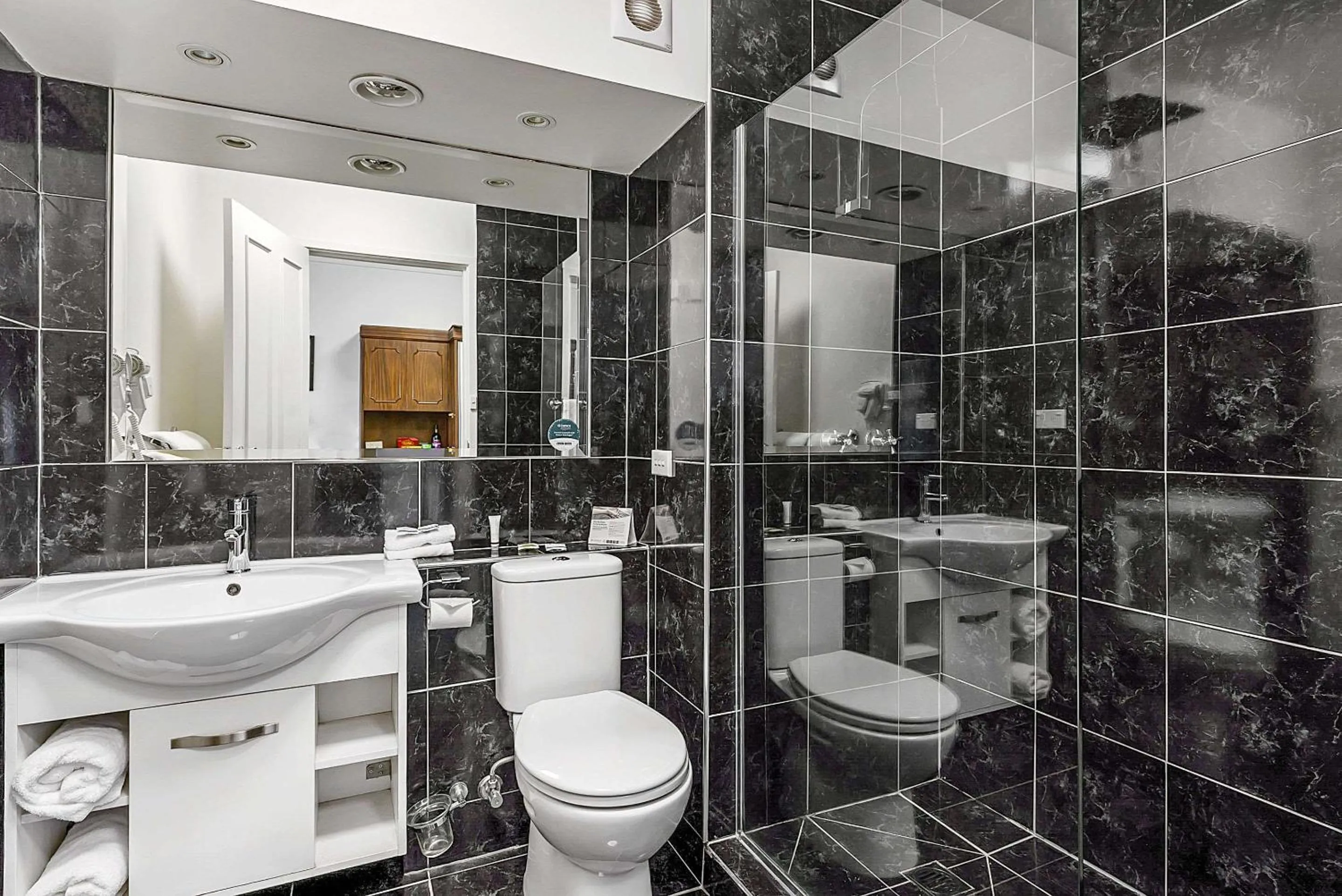 Bedroom in Quality Hotel Colonial Launceston