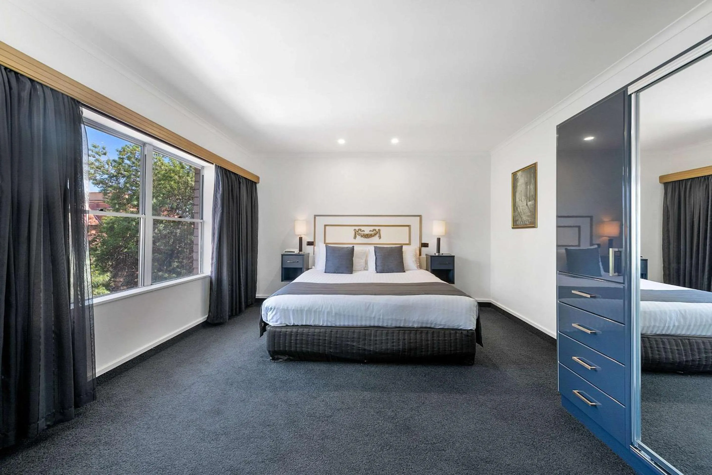 Bedroom, Bed in Quality Hotel Colonial Launceston