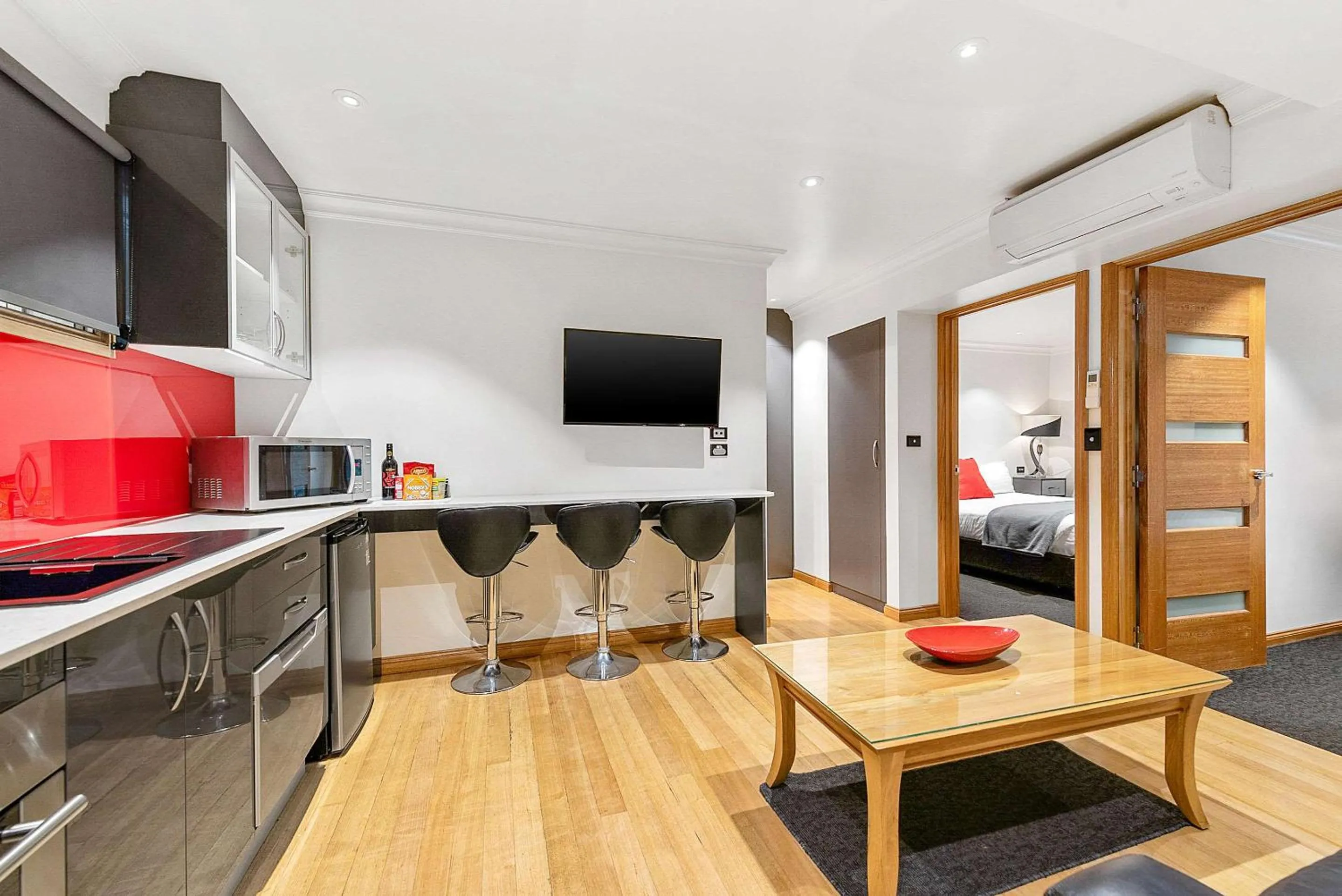 Bedroom, Bed in Quality Hotel Colonial Launceston