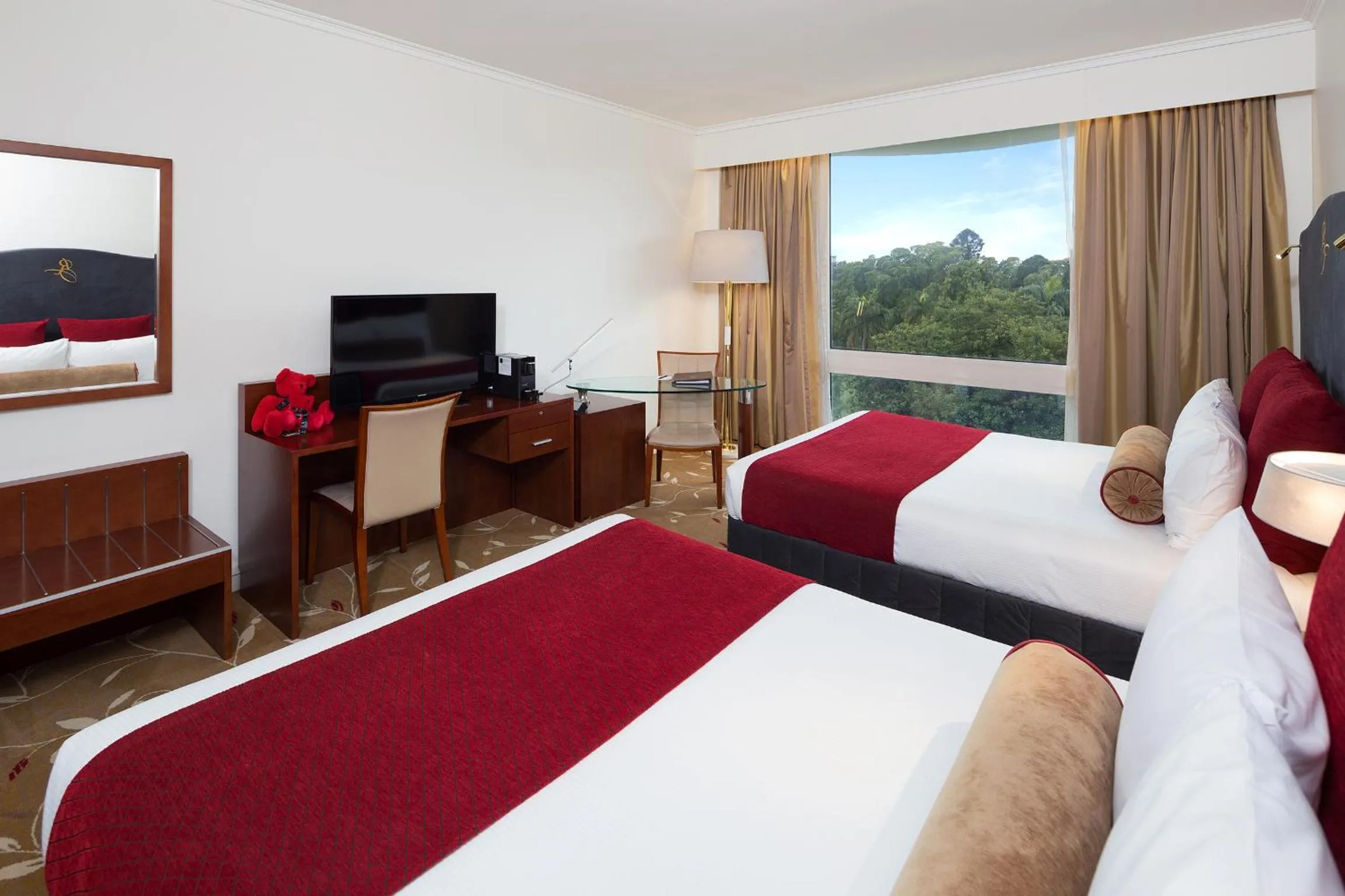 Garden view, Bed in Royal On The Park