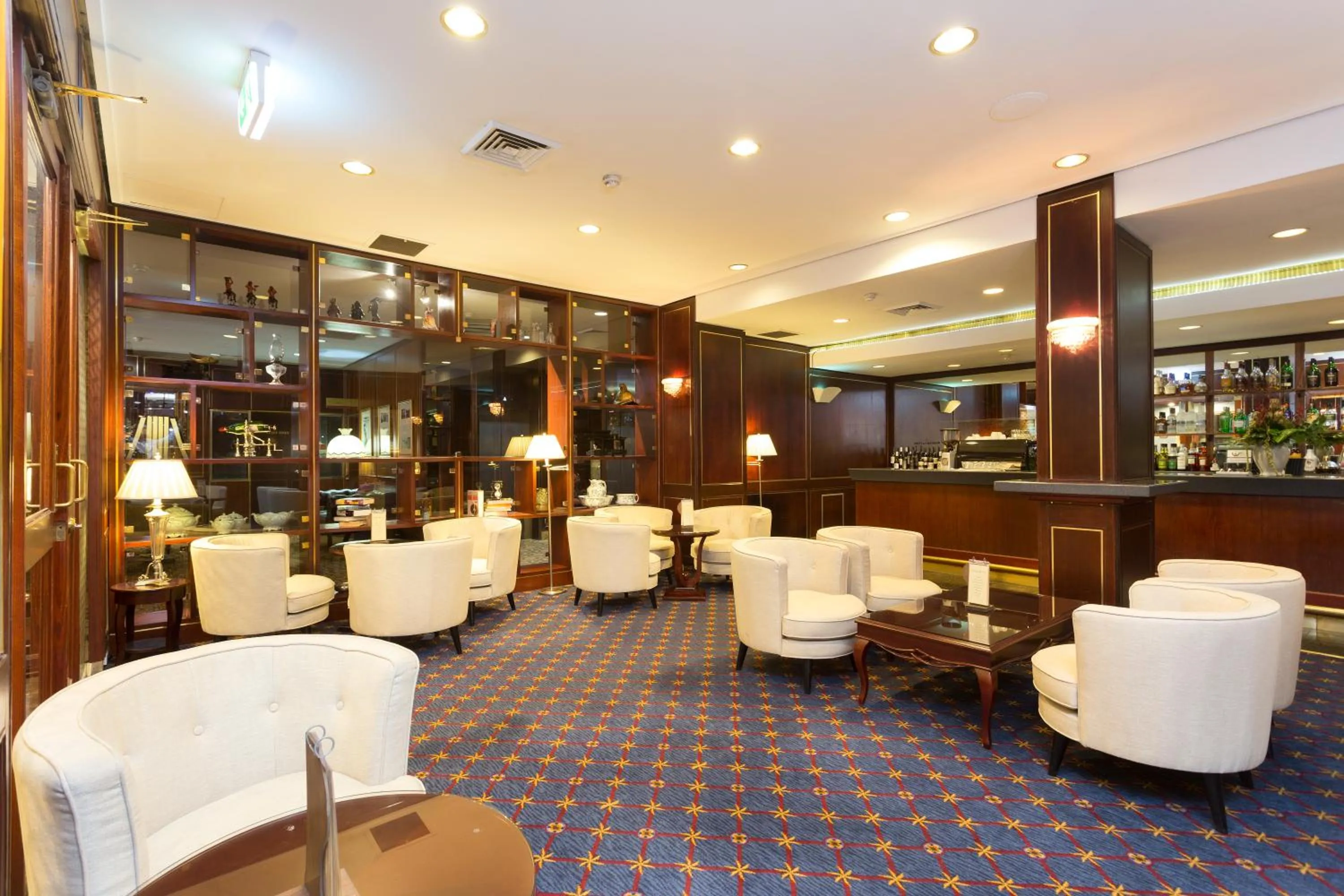 Lounge or bar in Royal On The Park