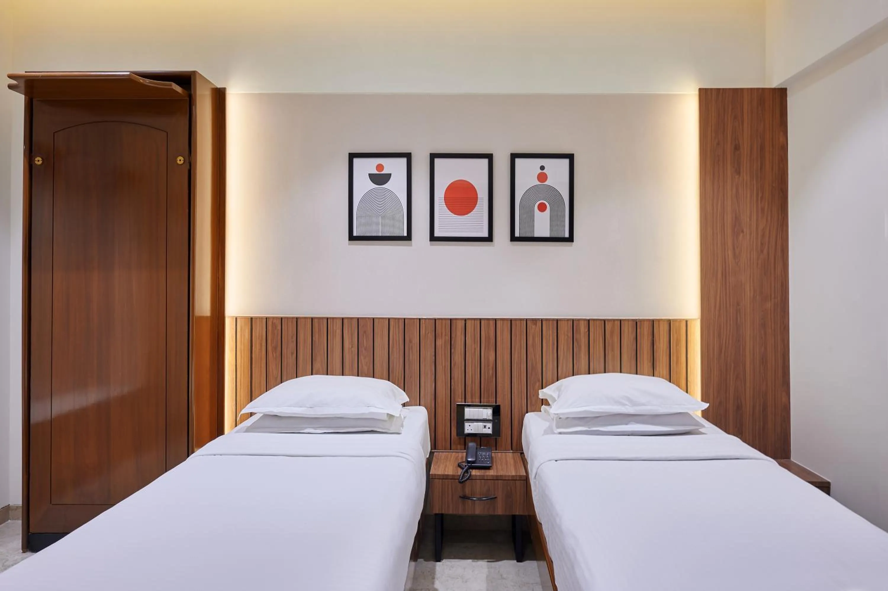 Bed in Hotel Karl Residency