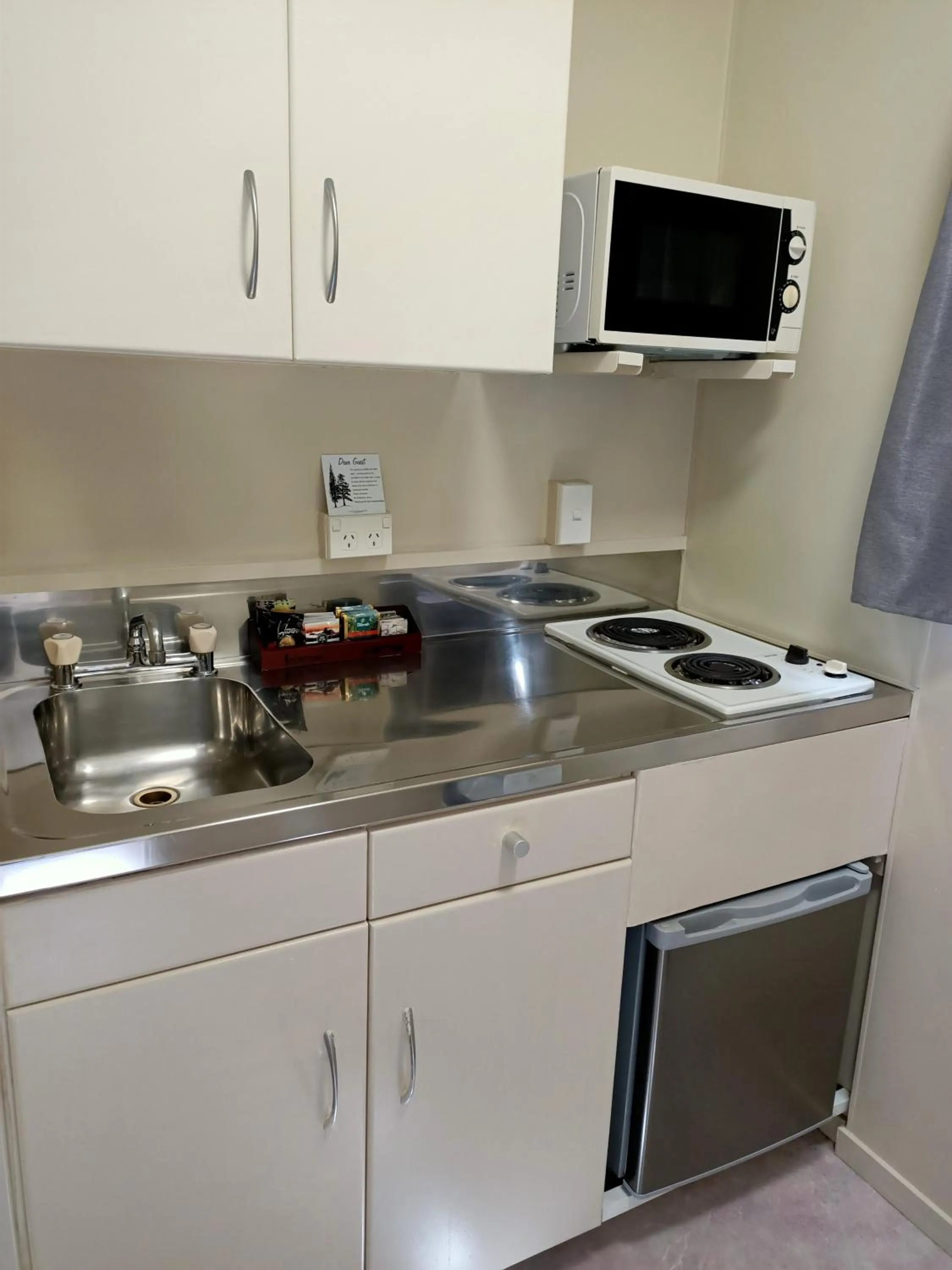 Kitchen or kitchenette in ASURE Macy's Motor Inn