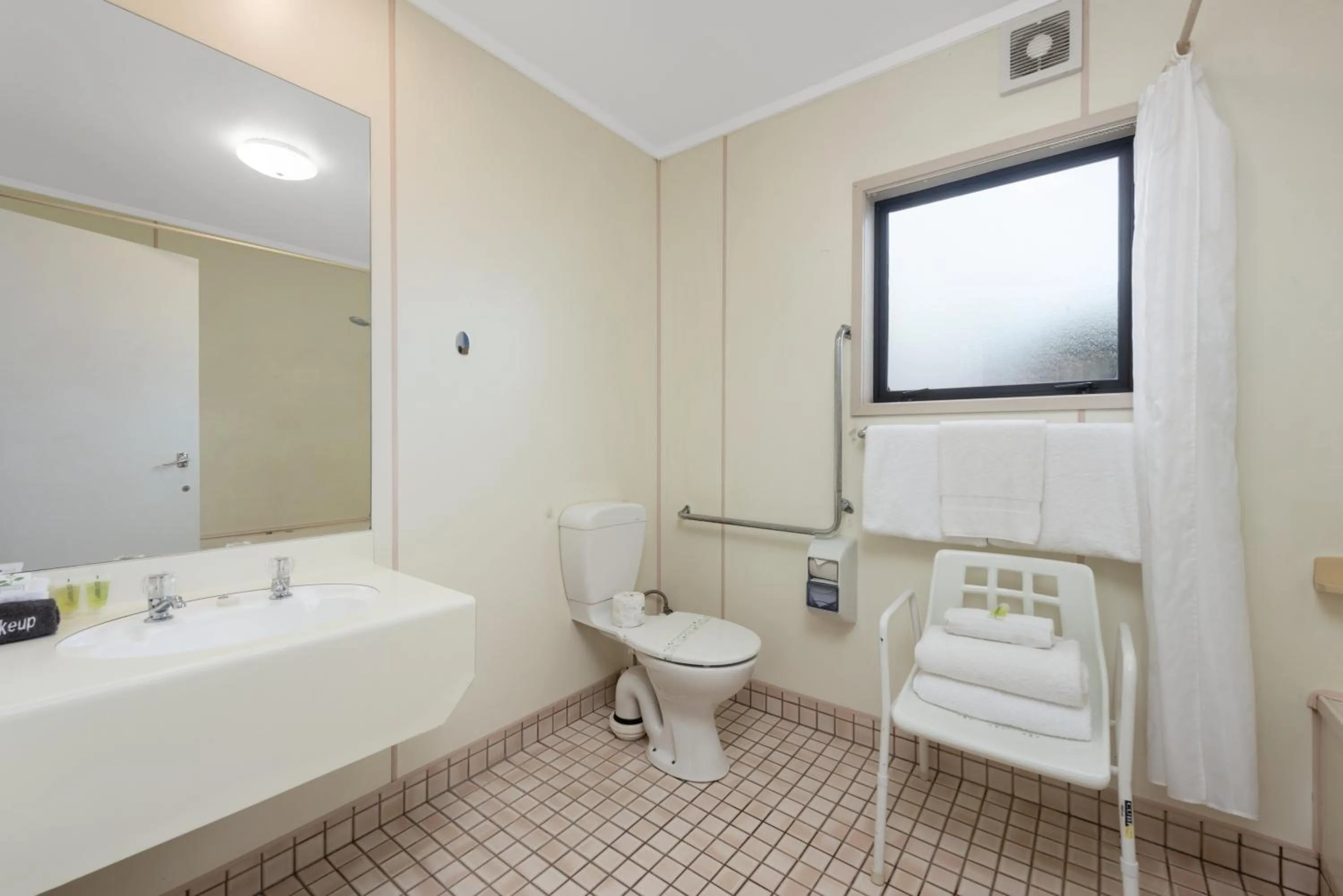 Shower in ASURE Macy's Motor Inn